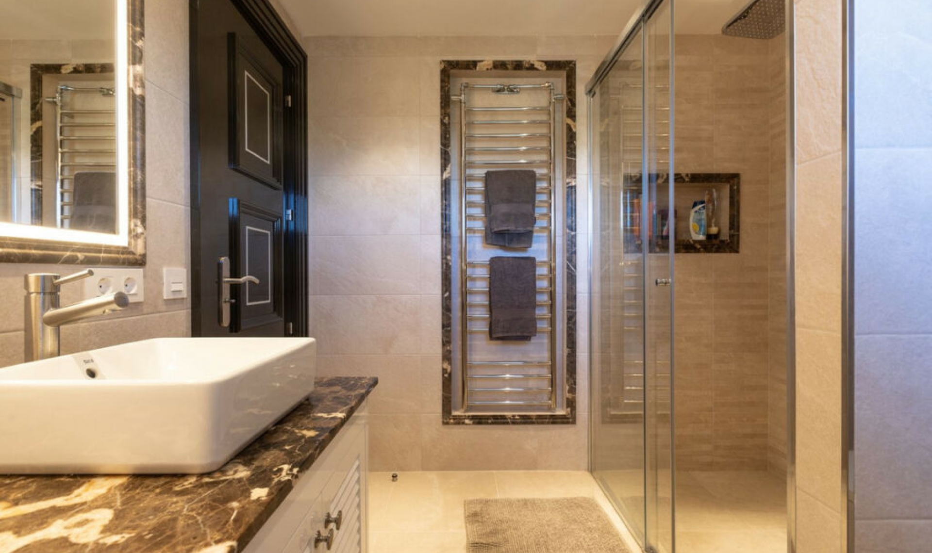 Resale - House -
Elviria