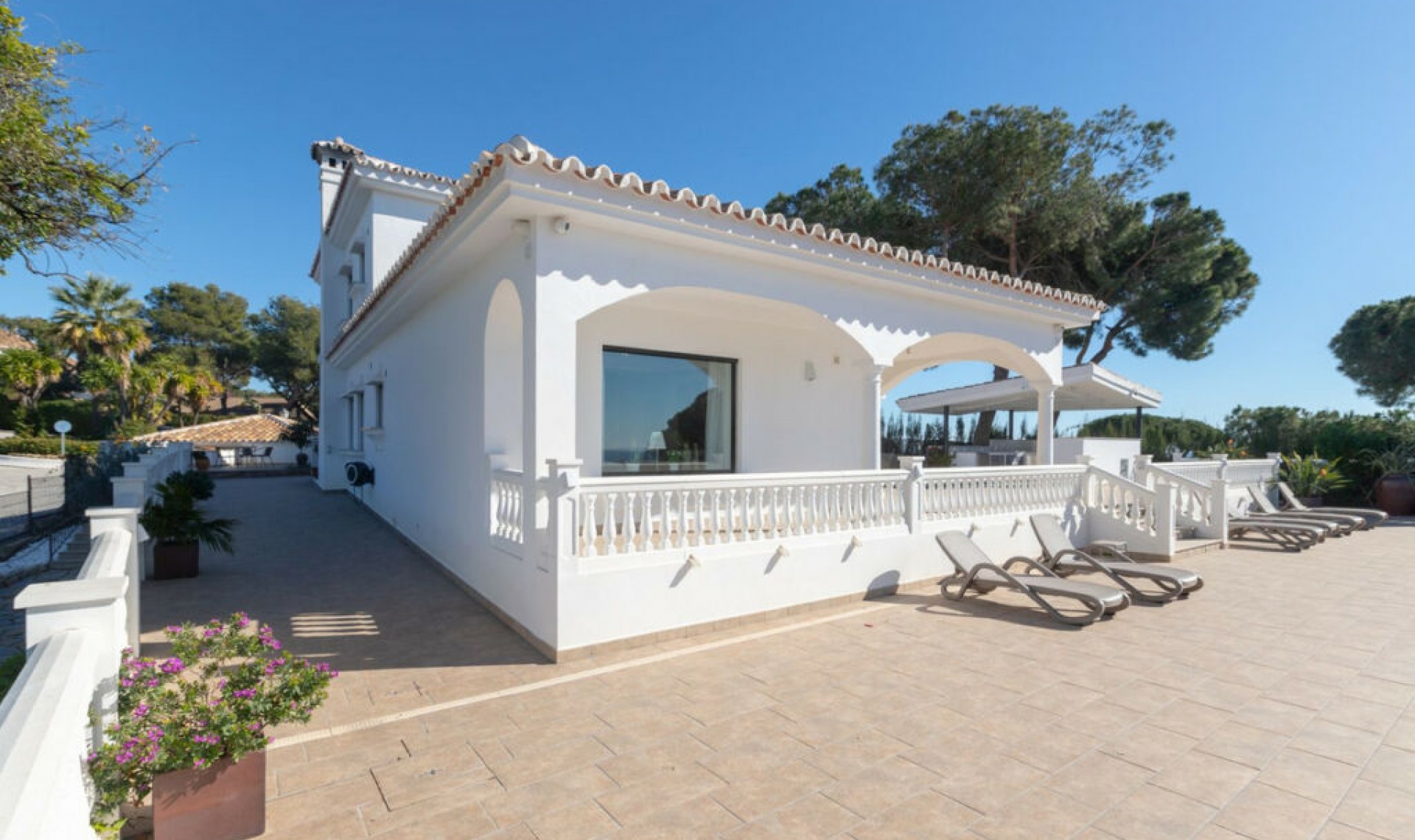 Resale - House -
Elviria
