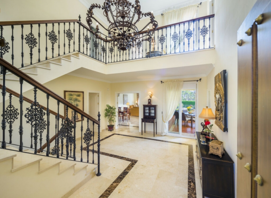 Resale - House -
Elviria