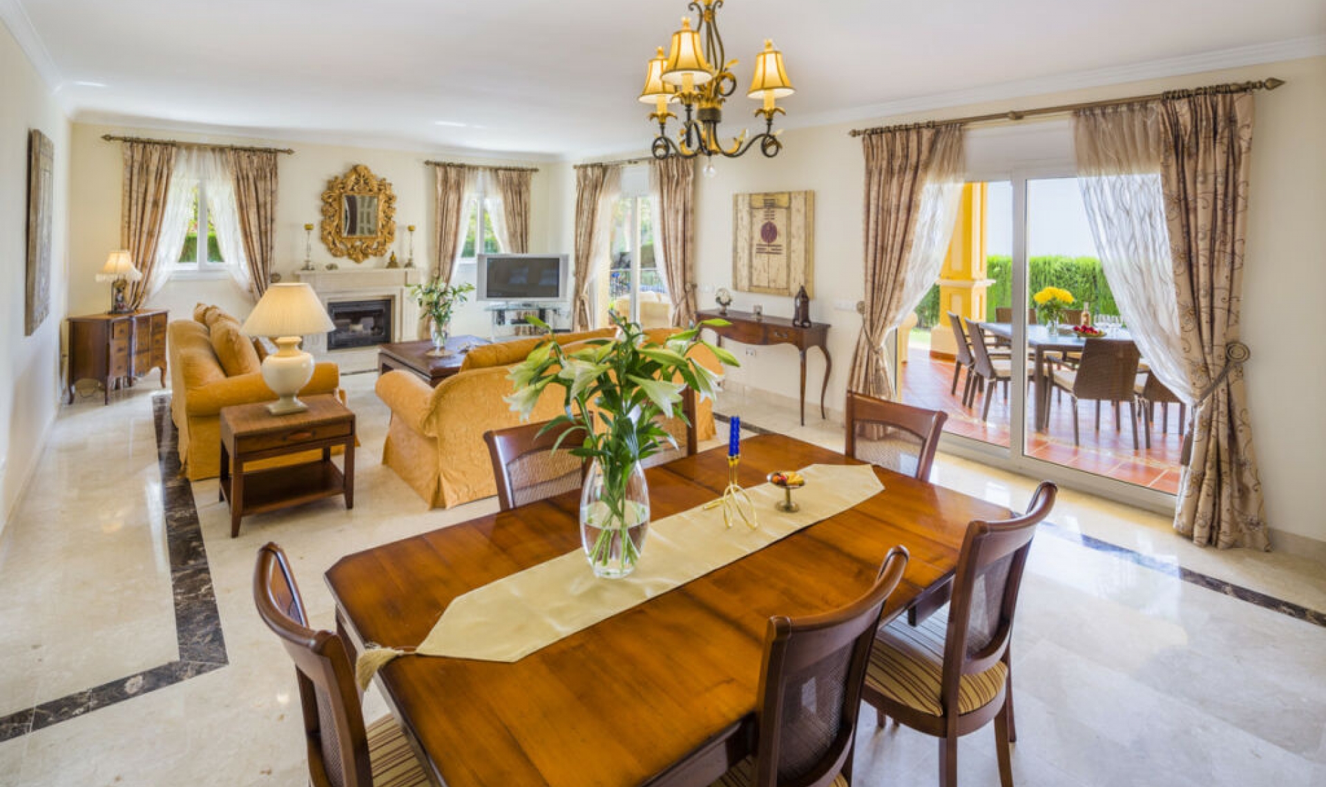 Resale - House -
Elviria