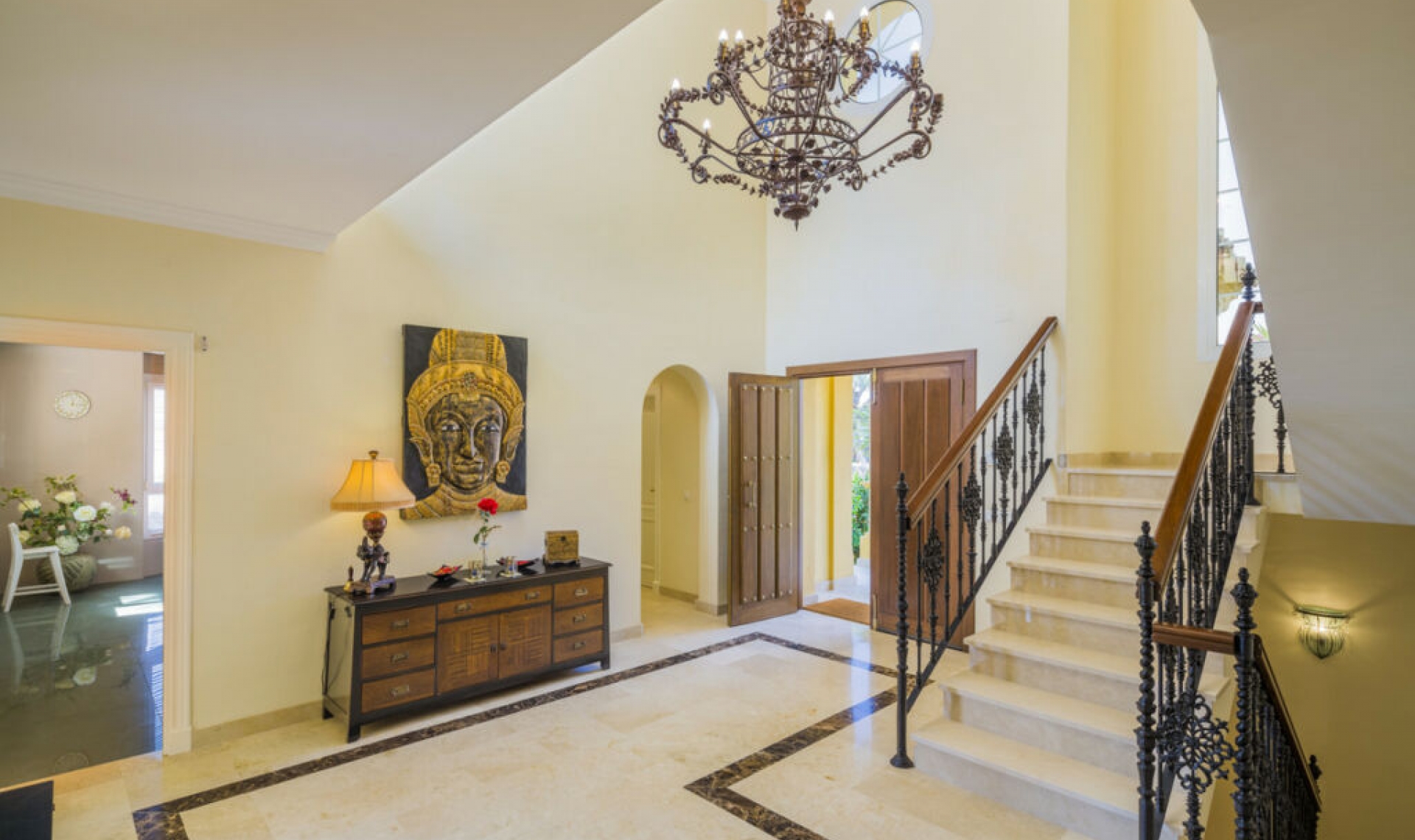 Resale - House -
Elviria