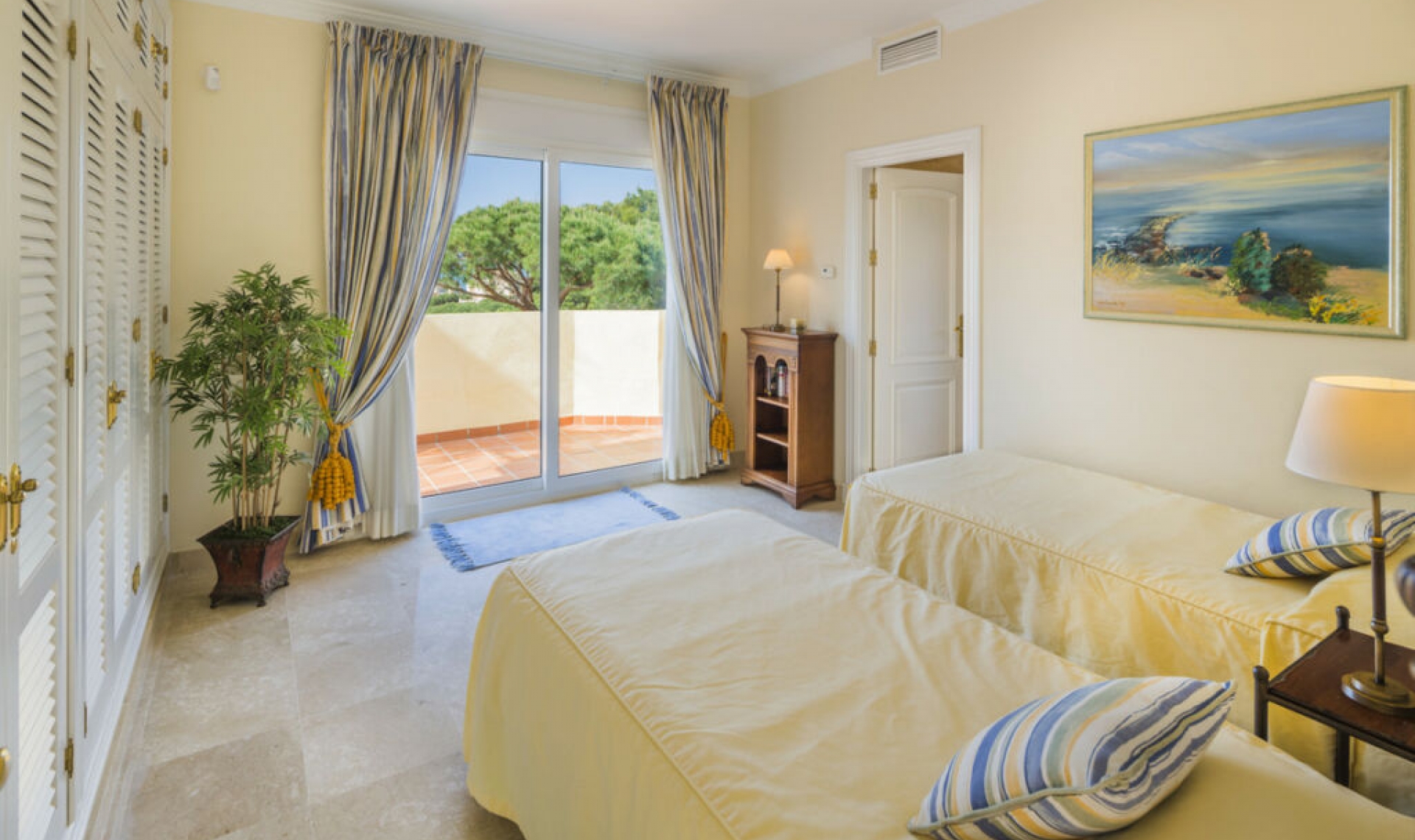 Resale - House -
Elviria