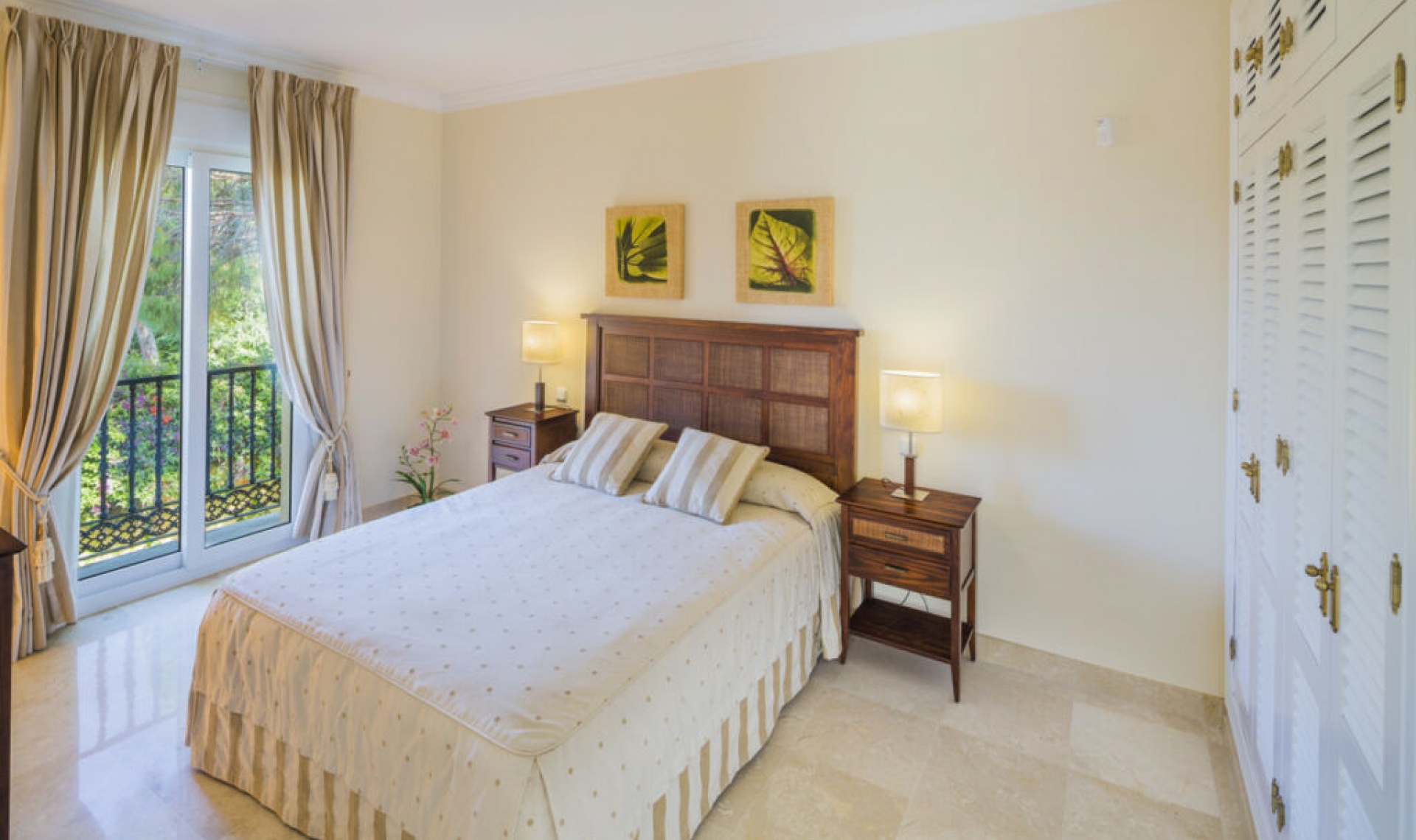 Resale - House -
Elviria