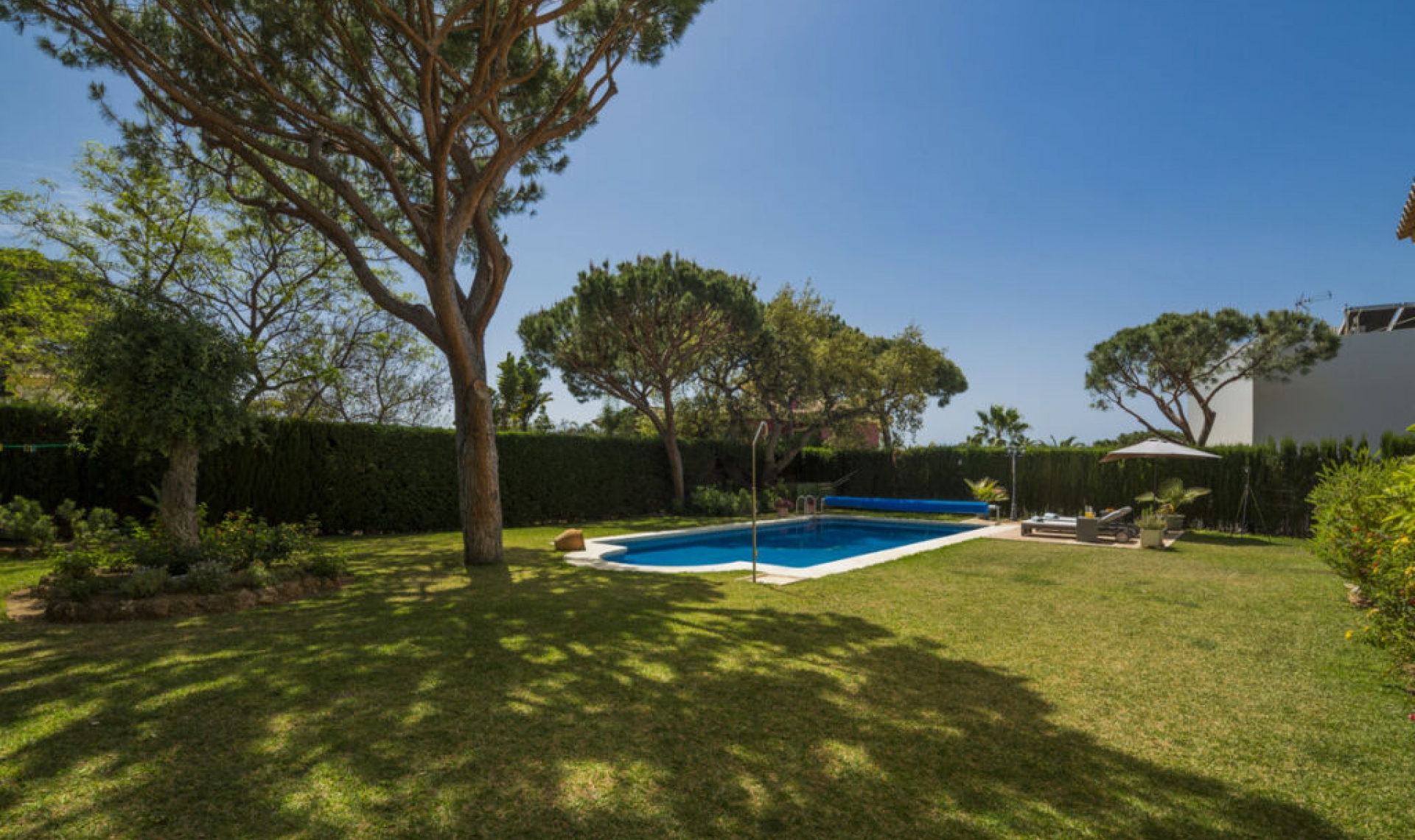 Resale - House -
Elviria