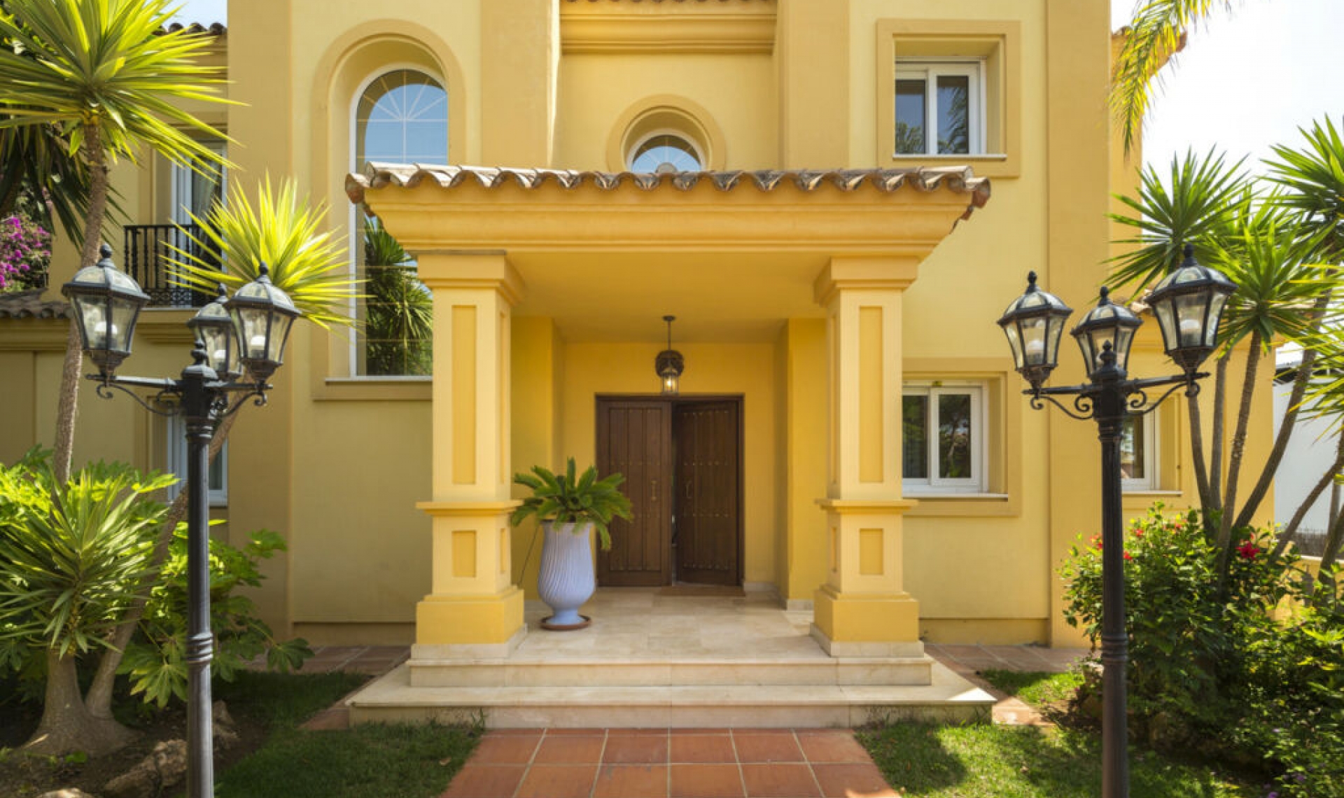 Resale - House -
Elviria