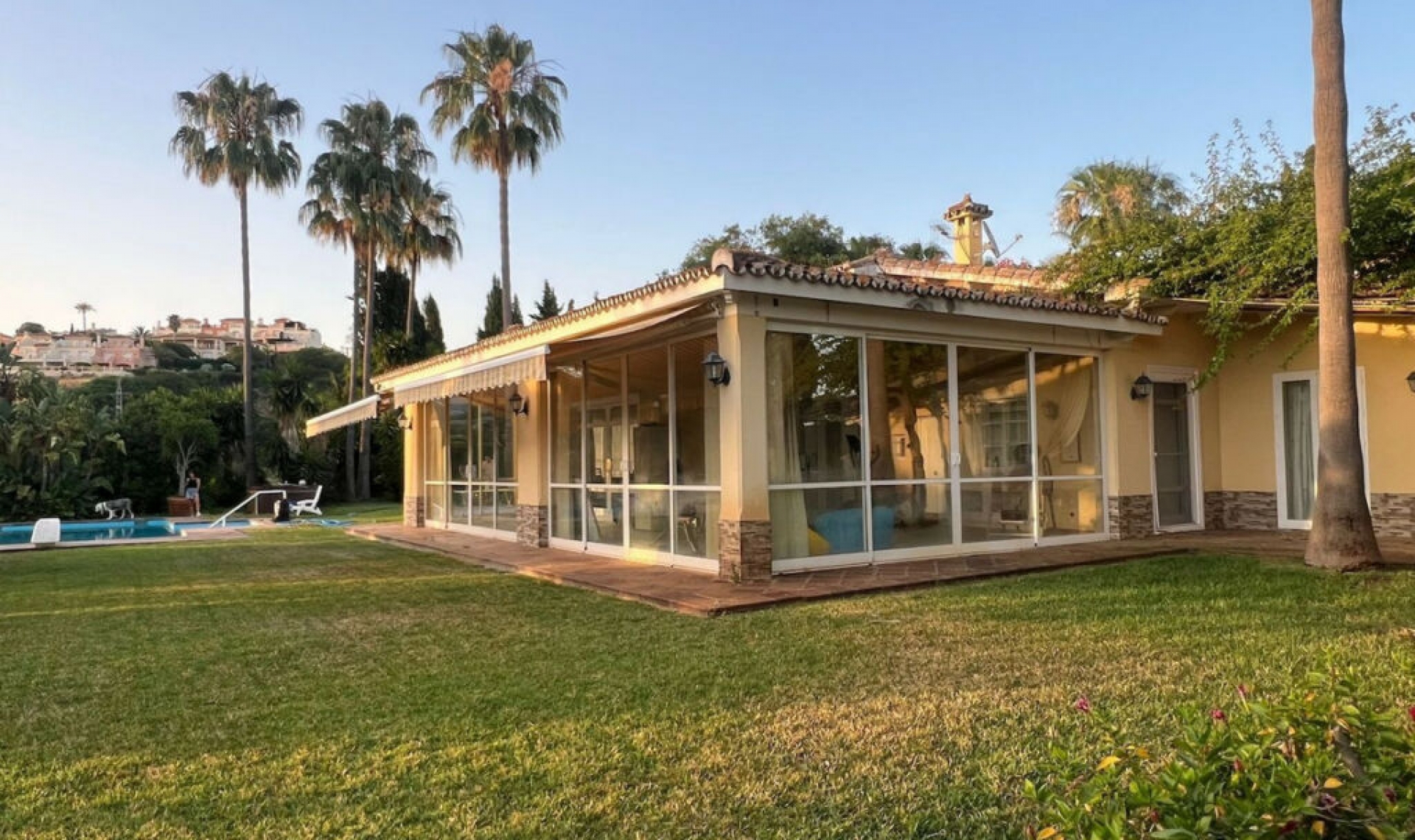 Resale - House -
Elviria