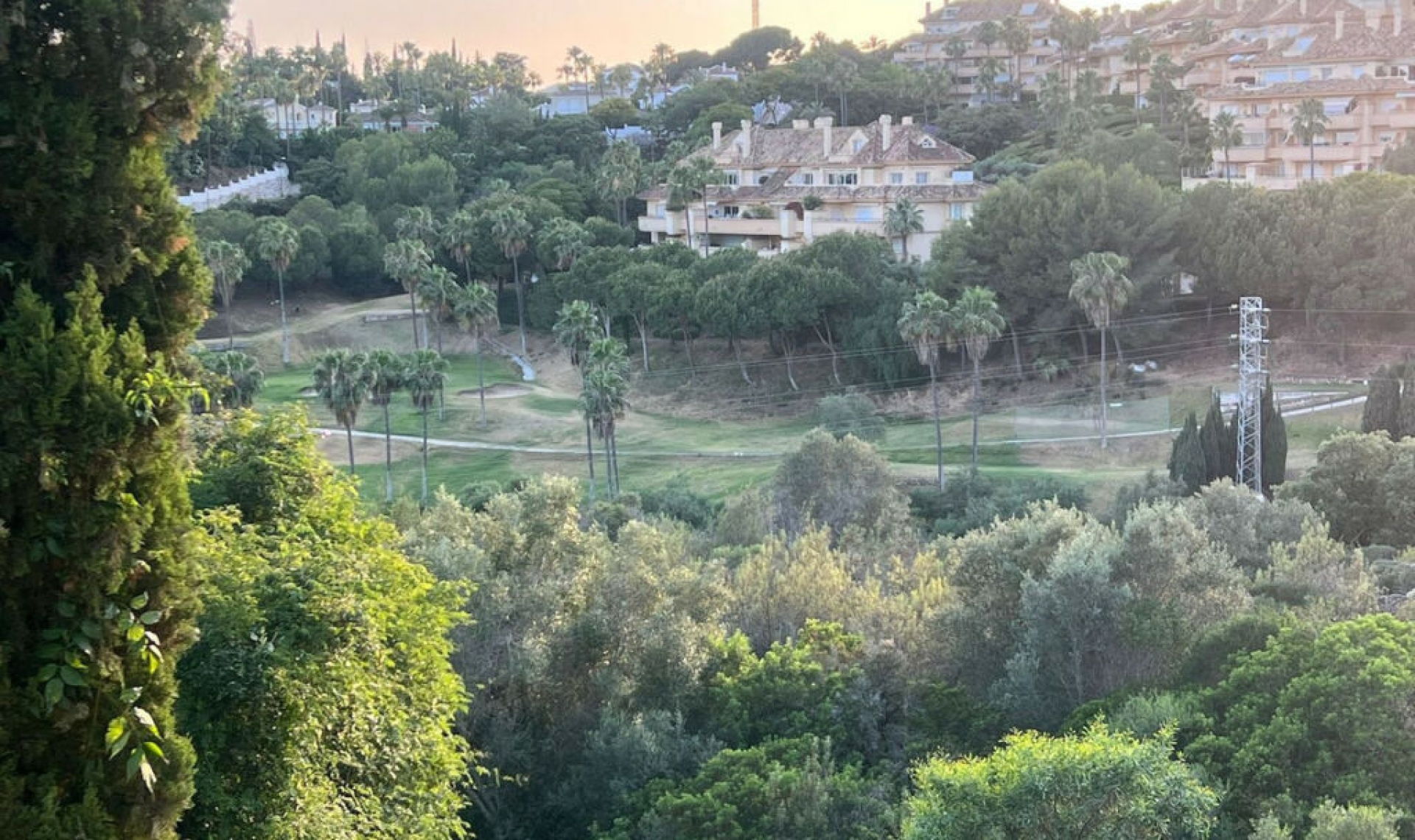 Resale - House -
Elviria