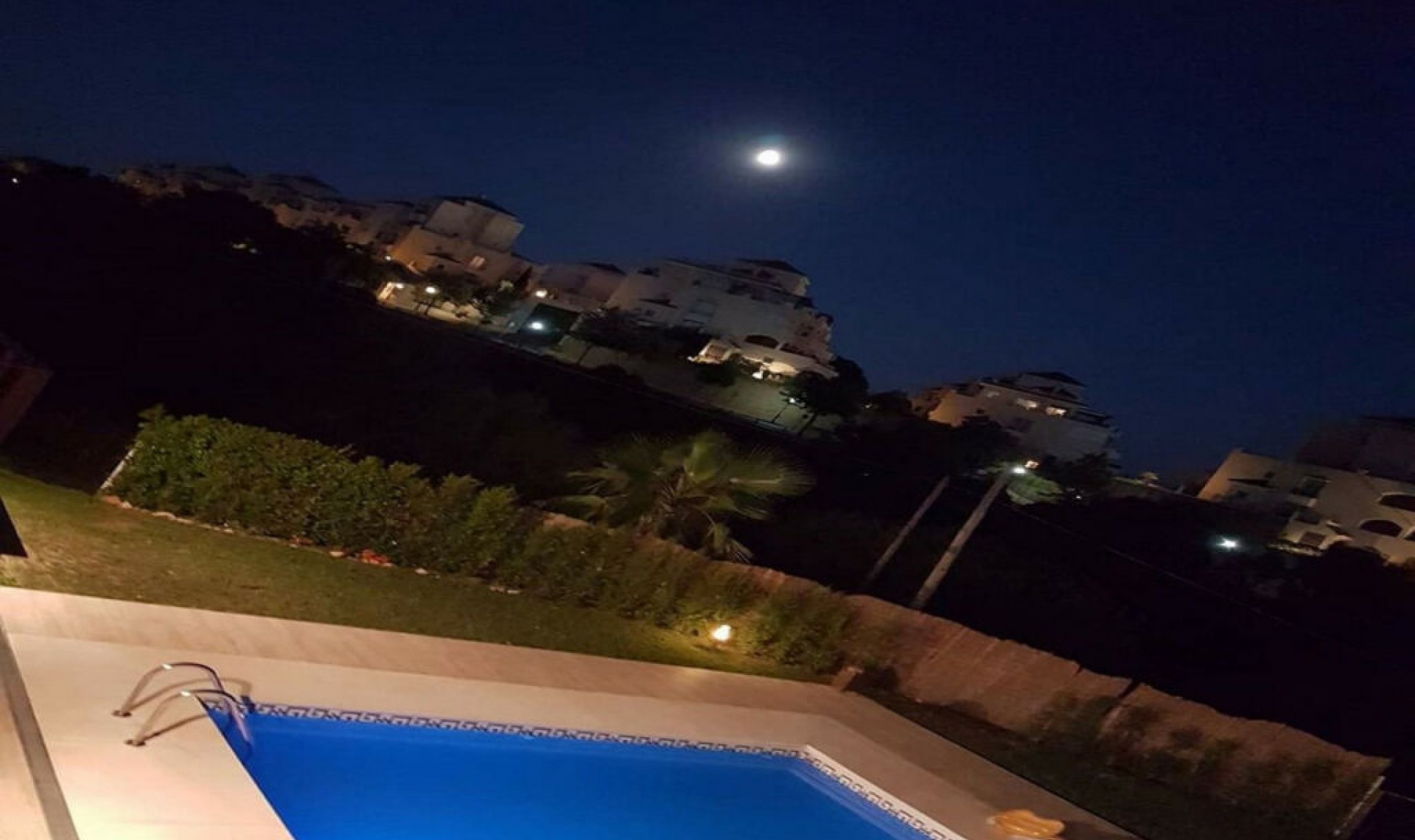 Resale - House -
Elviria