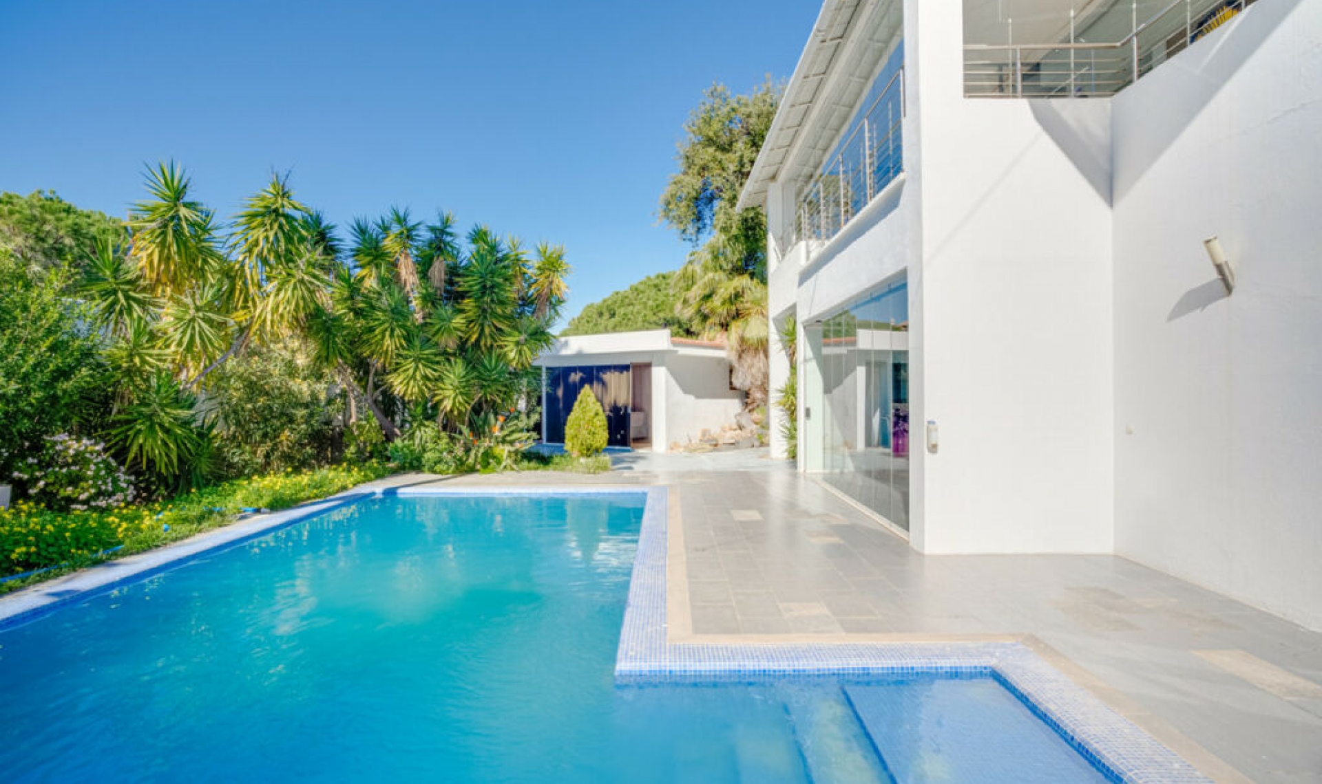 Resale - House -
Elviria