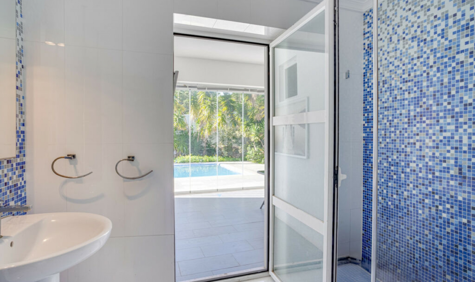 Resale - House -
Elviria