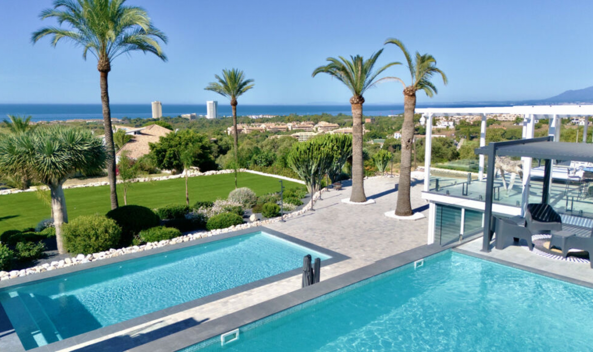 Resale - House -
Elviria