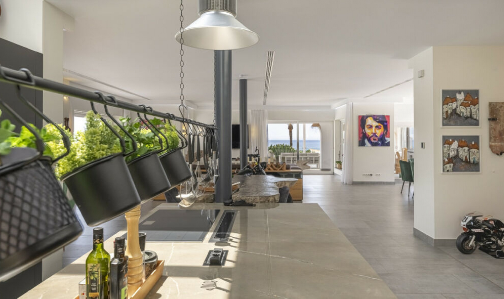 Resale - House -
Elviria