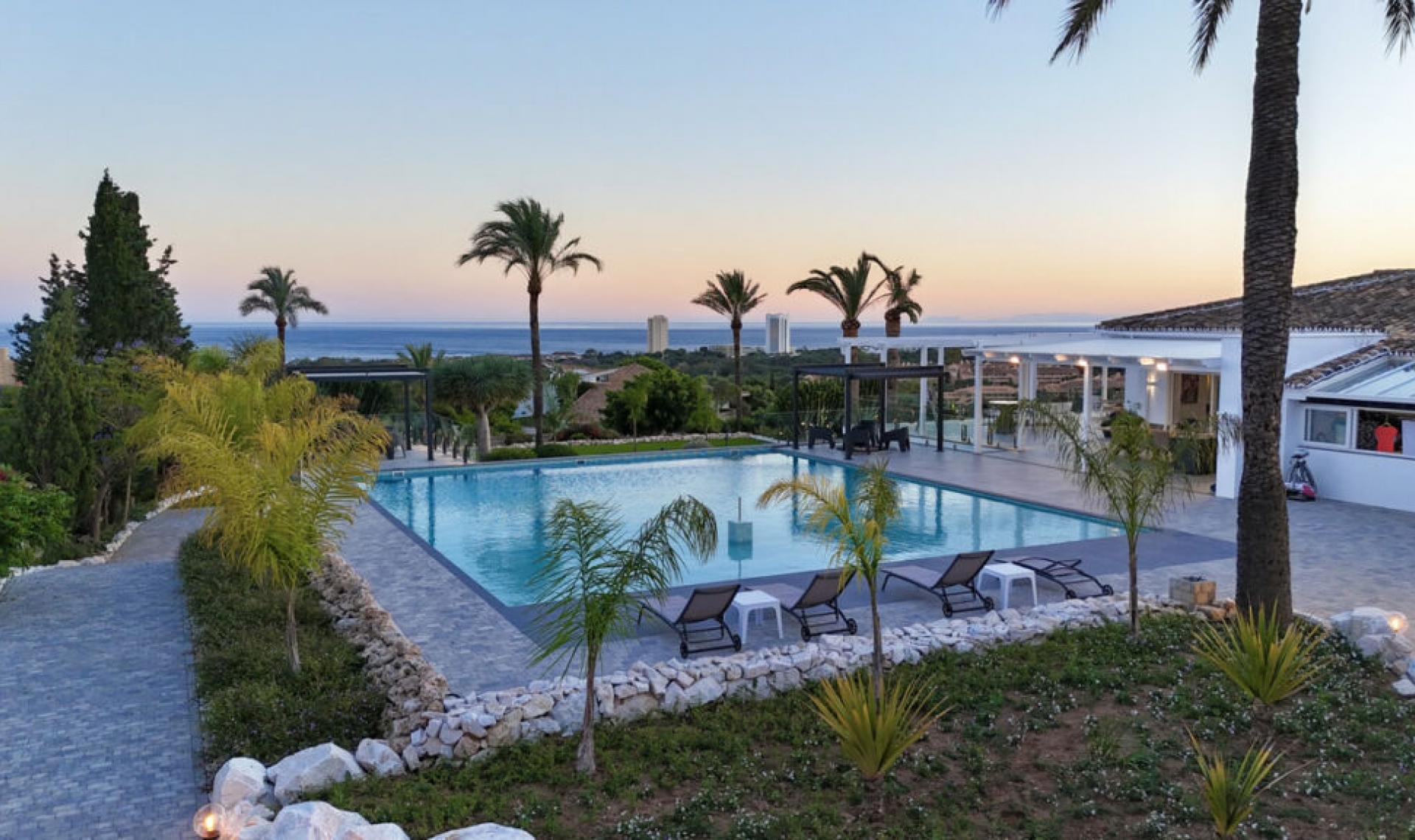 Resale - House -
Elviria