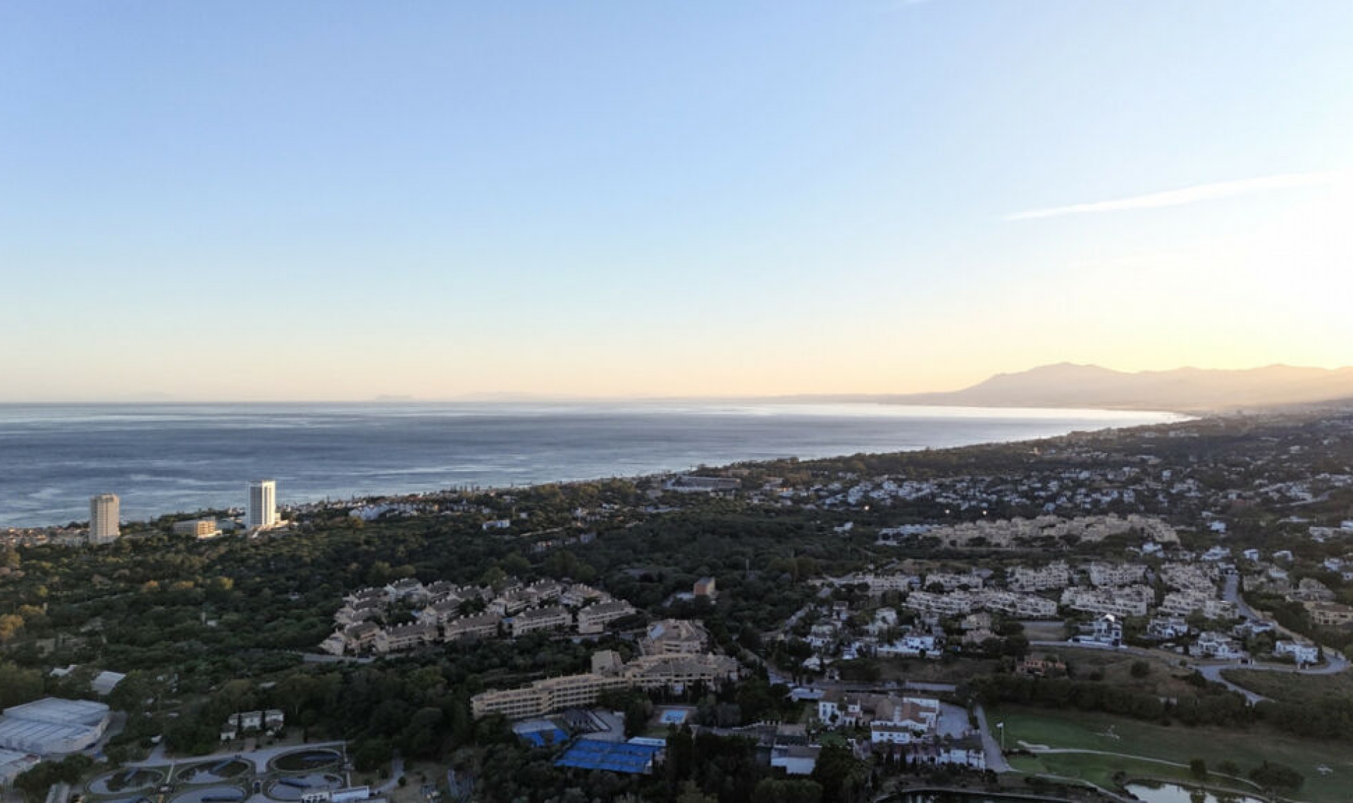 Resale - House -
Elviria