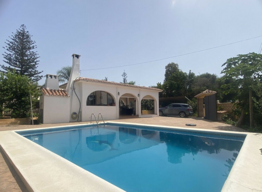 Resale - House -
Elviria