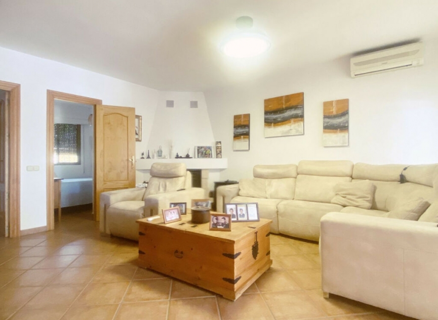 Resale - House -
Elviria