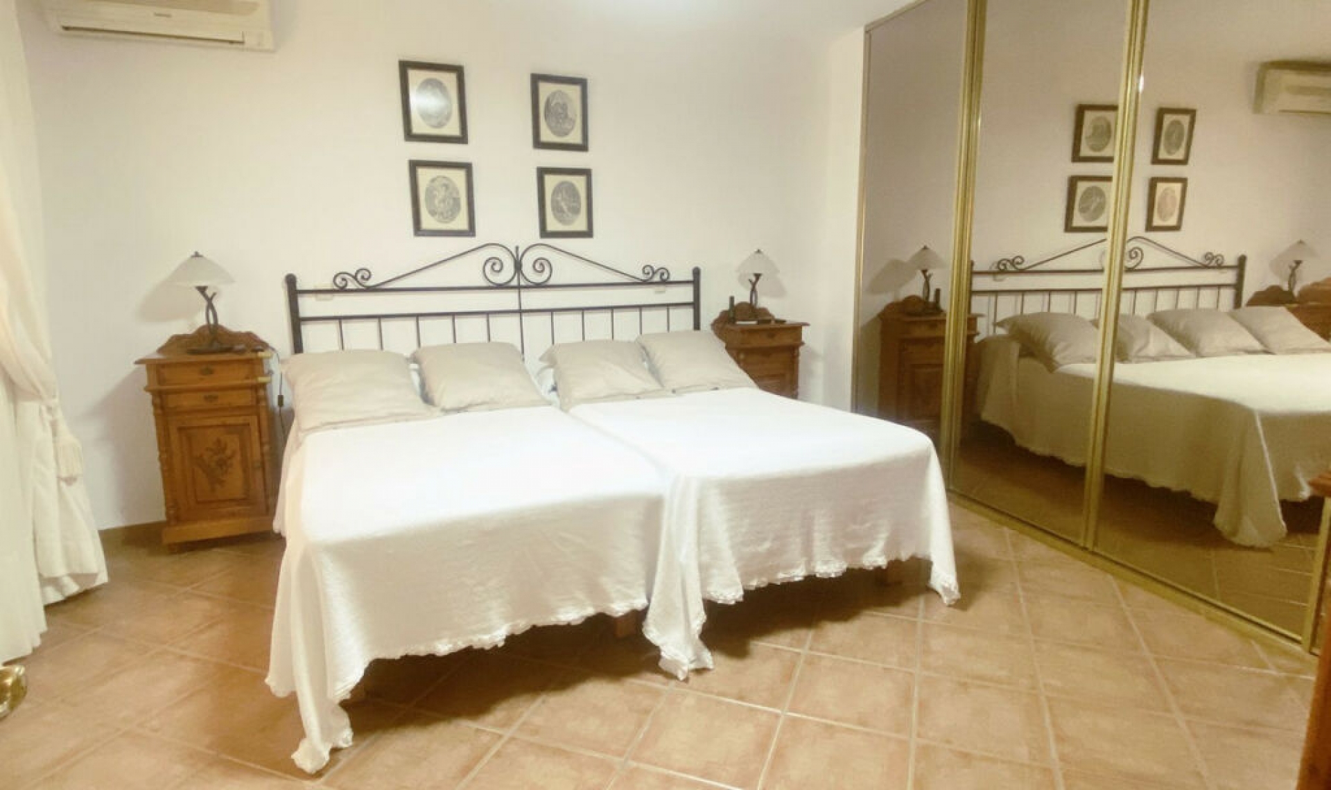 Resale - House -
Elviria