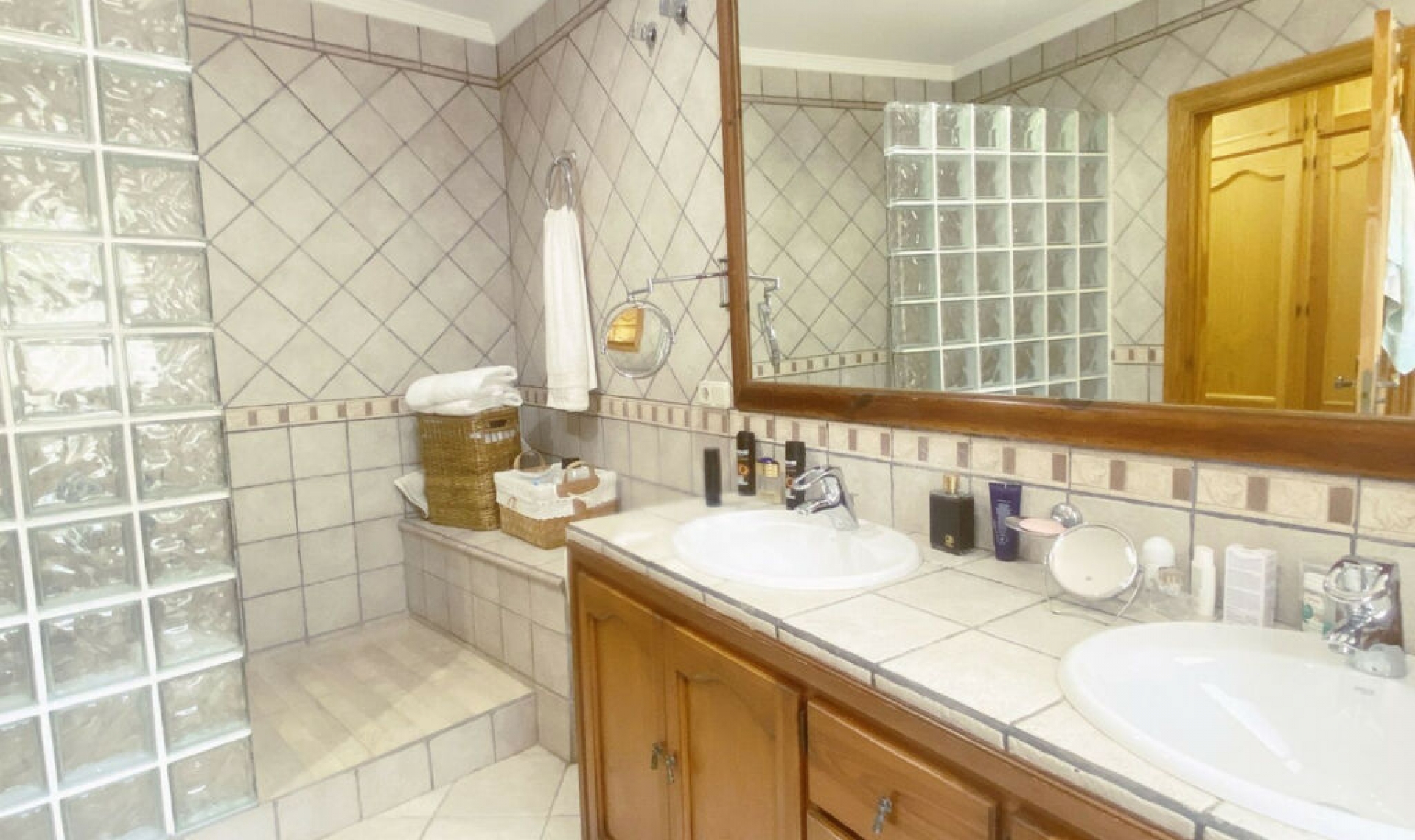 Resale - House -
Elviria