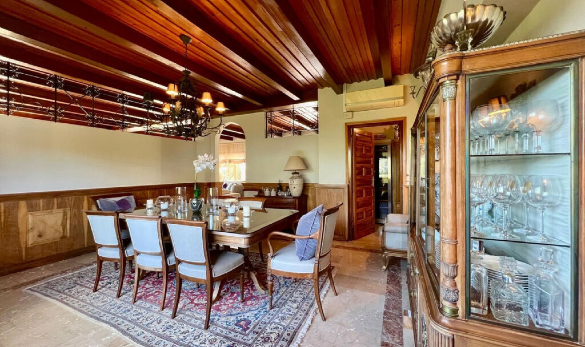 Resale - House -
Elviria