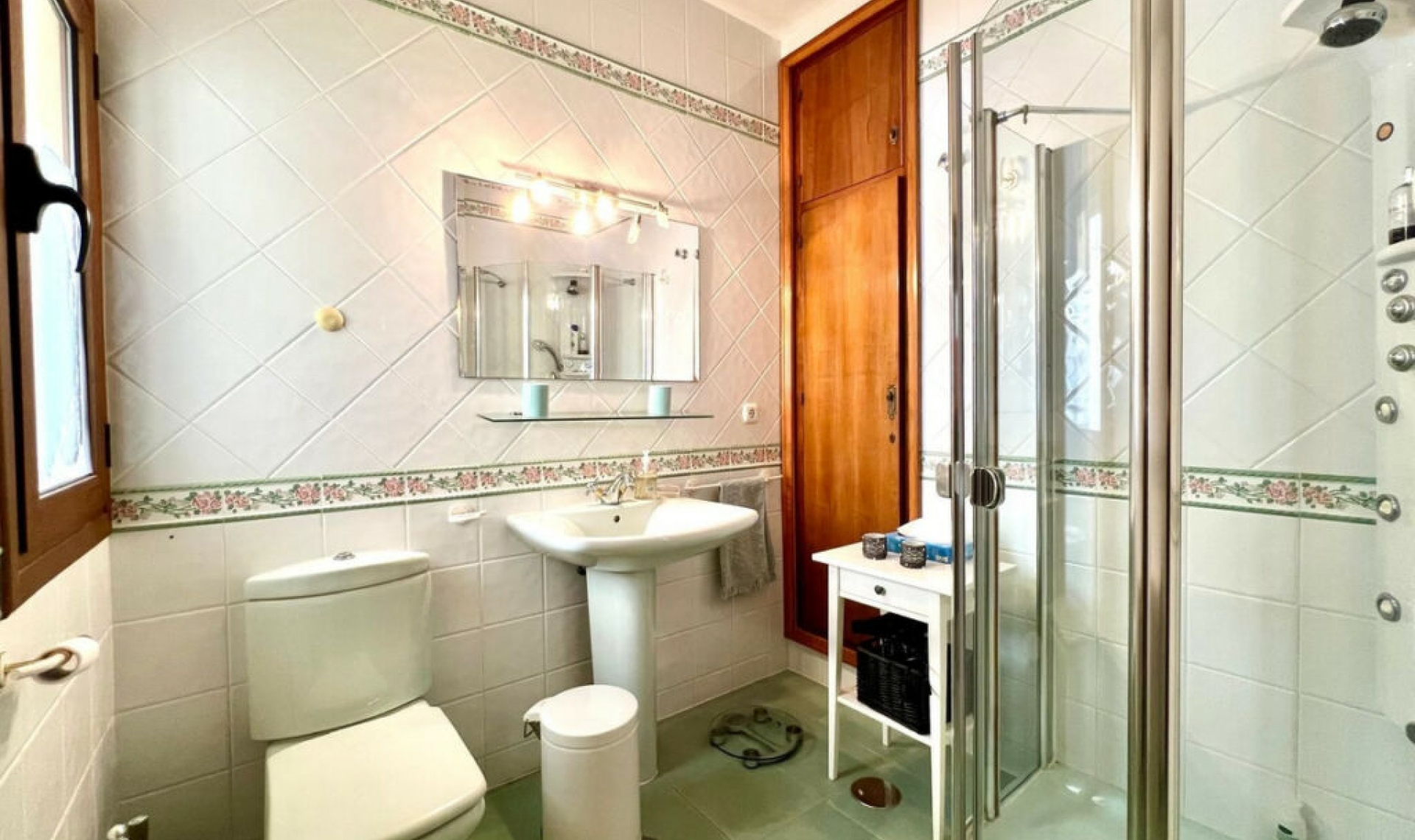 Resale - House -
Elviria