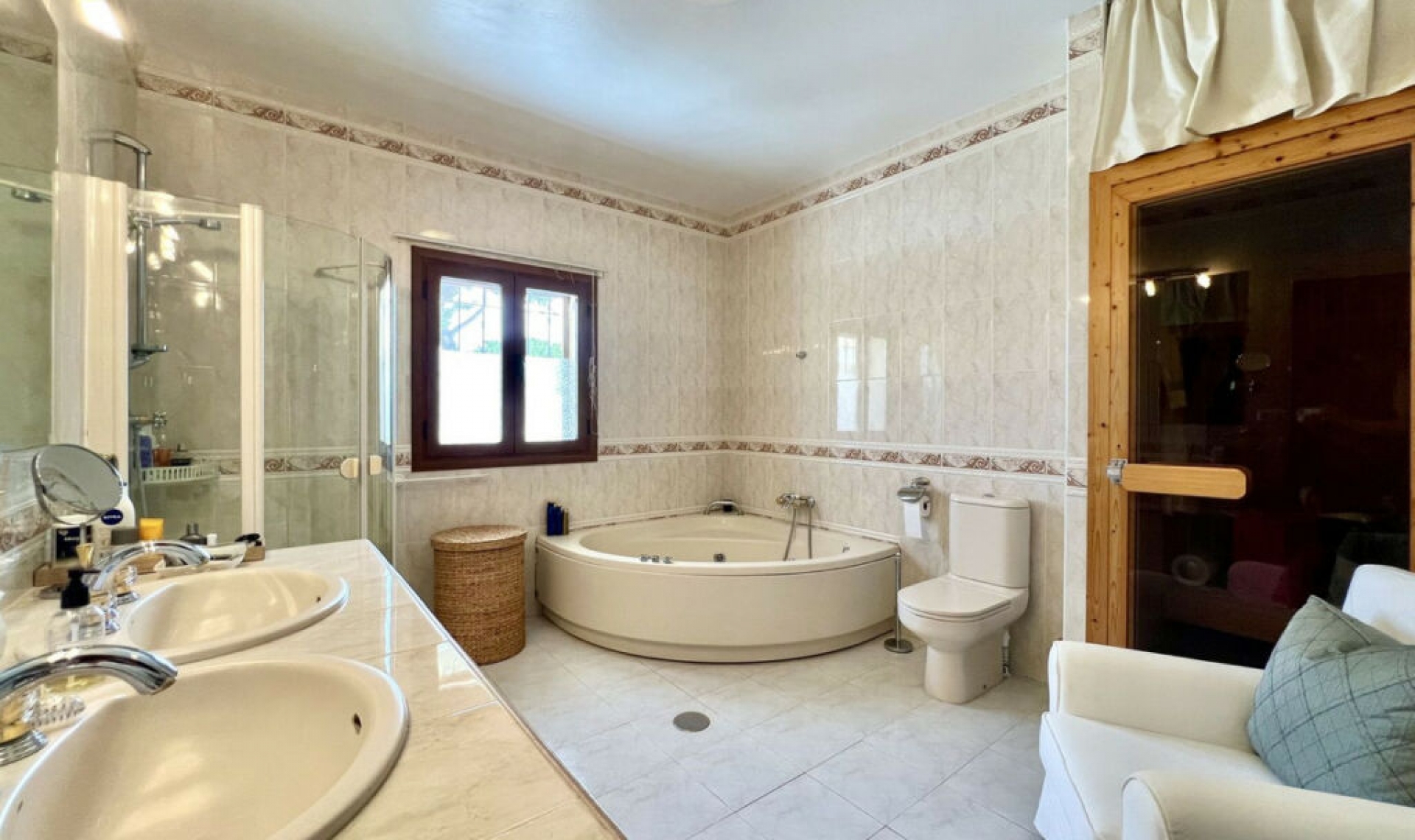 Resale - House -
Elviria