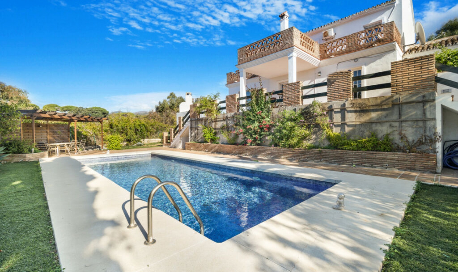 Resale - House -
Elviria