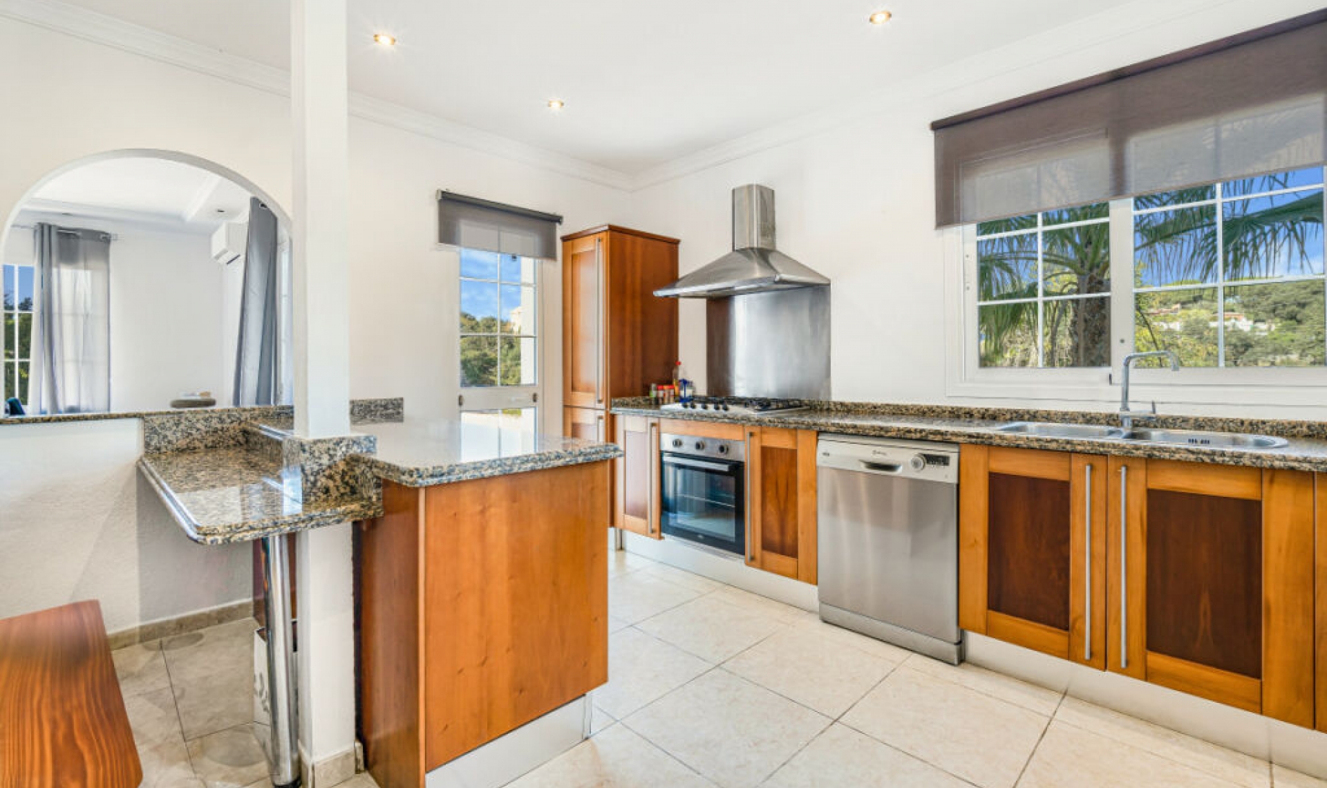 Resale - House -
Elviria