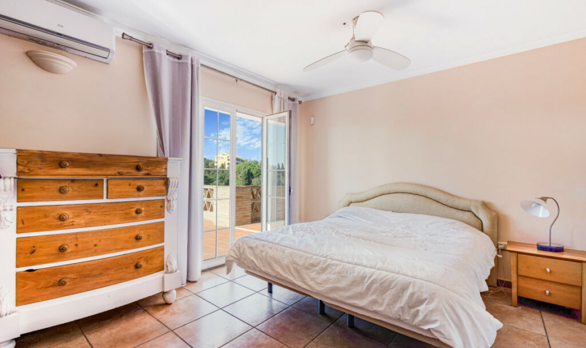 Resale - House -
Elviria