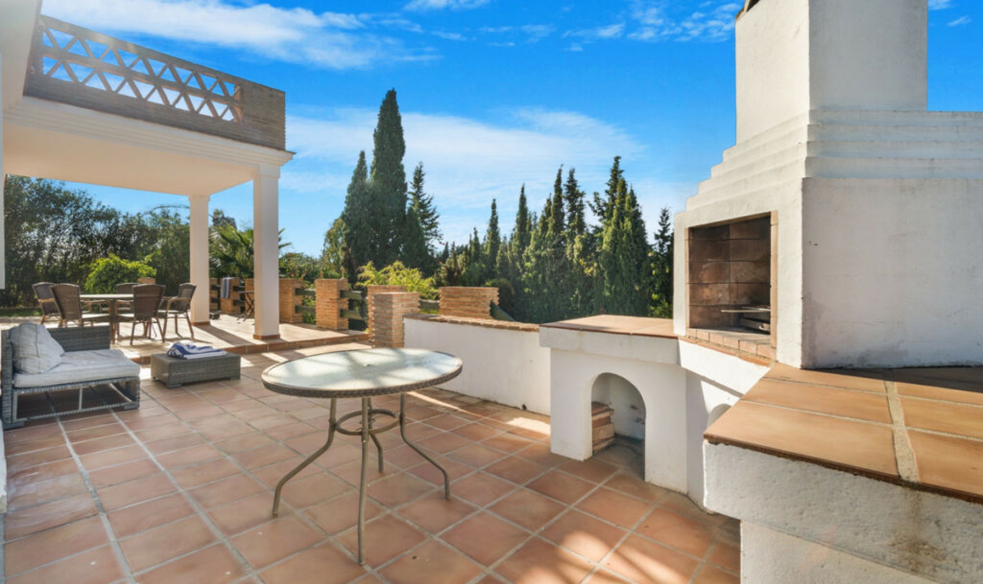 Resale - House -
Elviria