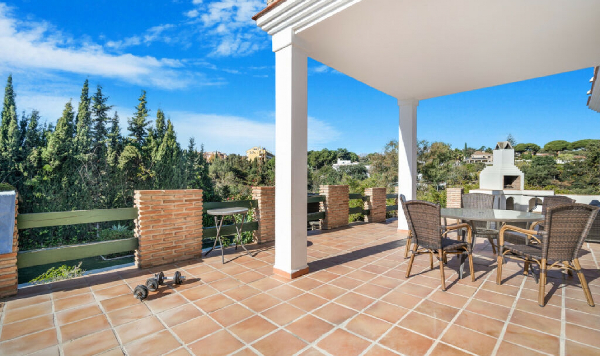 Resale - House -
Elviria