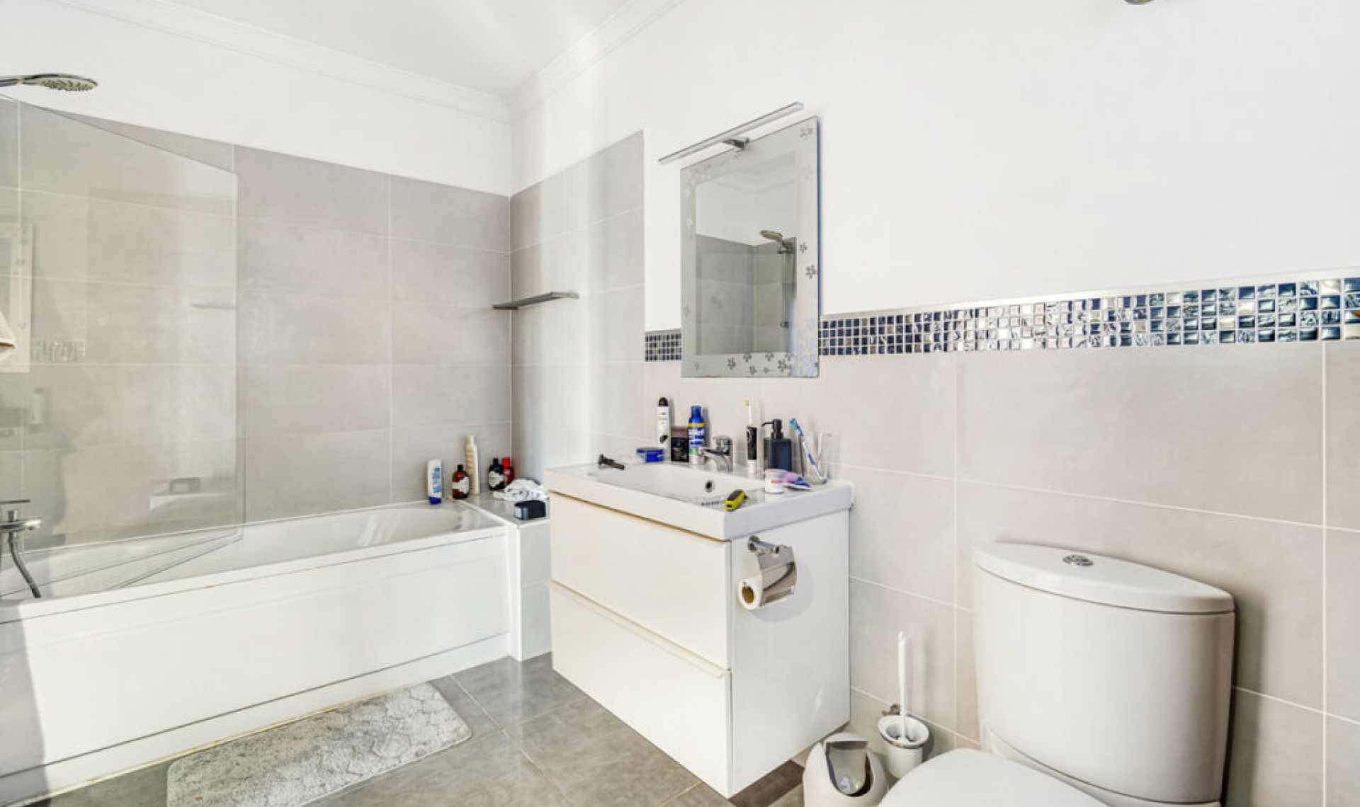 Resale - House -
Elviria