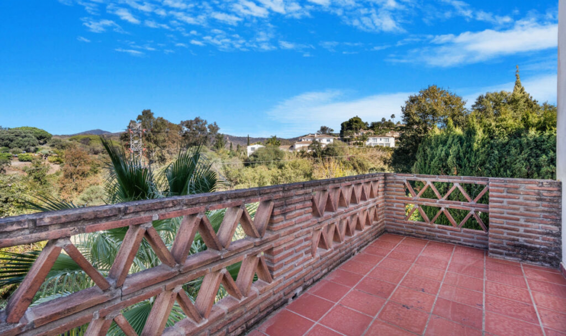 Resale - House -
Elviria