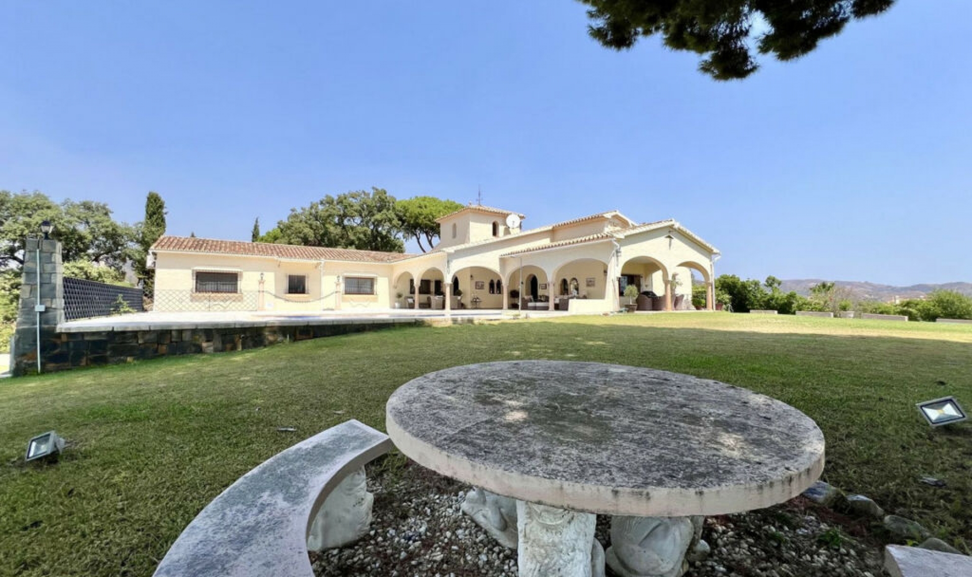 Resale - House -
Elviria