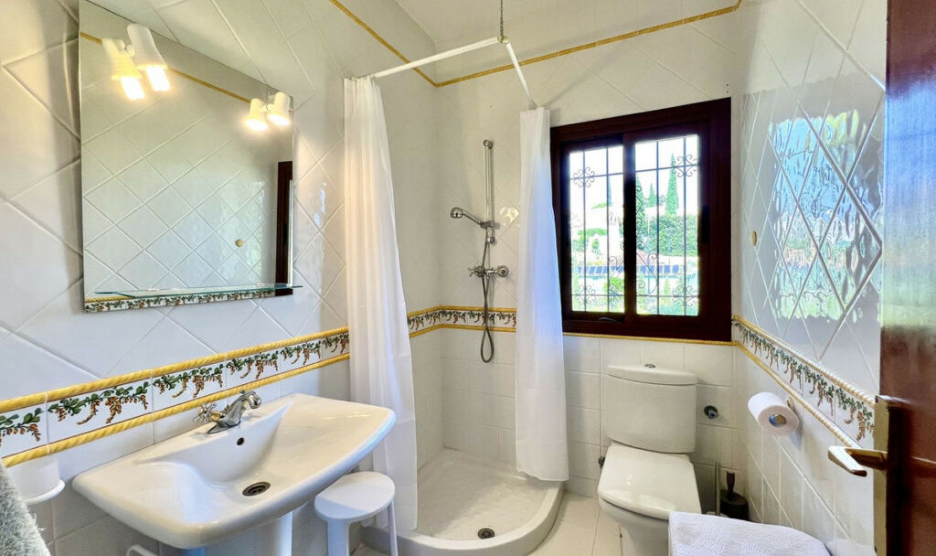 Resale - House -
Elviria