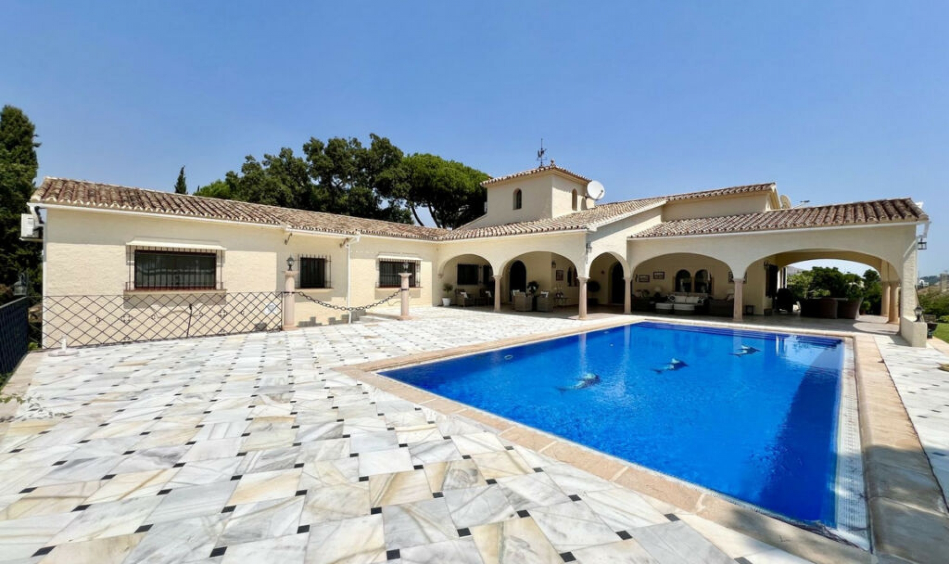 Resale - House -
Elviria