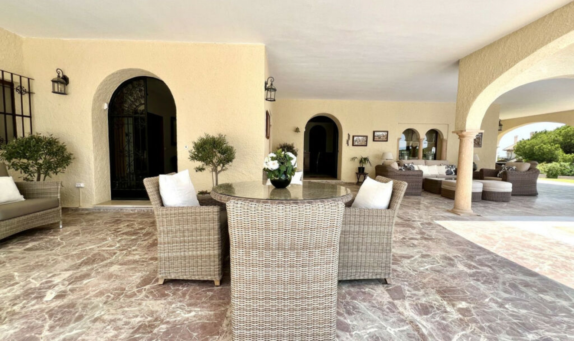 Resale - House -
Elviria