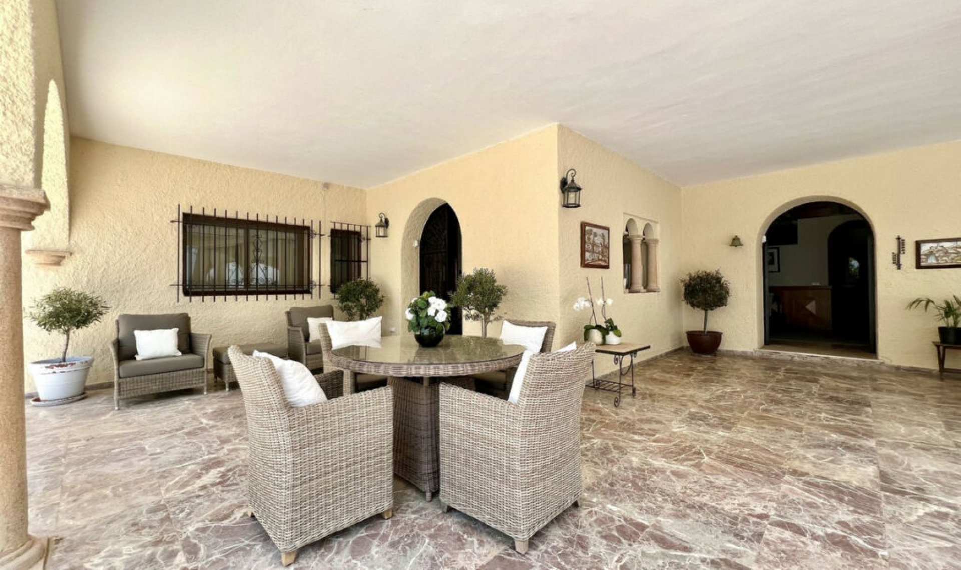 Resale - House -
Elviria