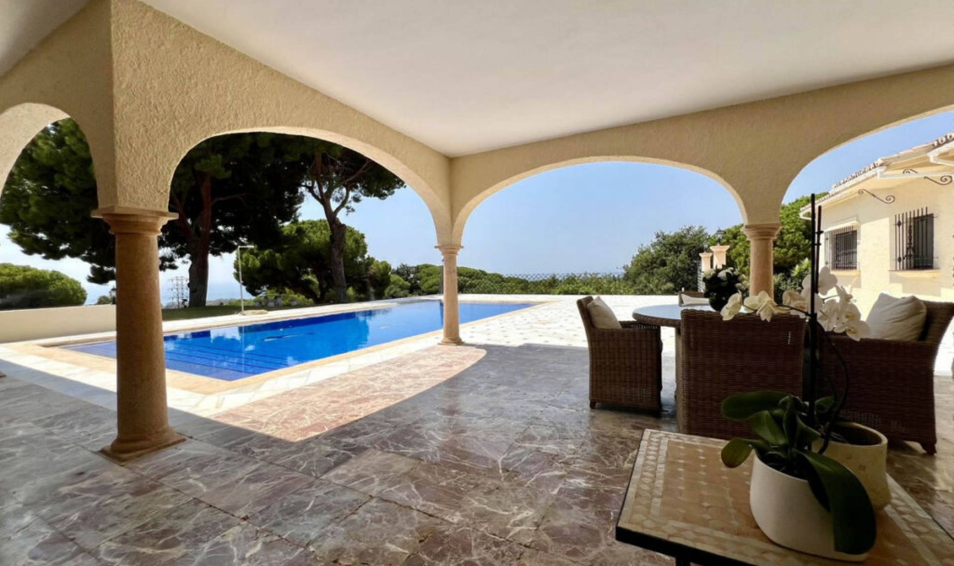 Resale - House -
Elviria