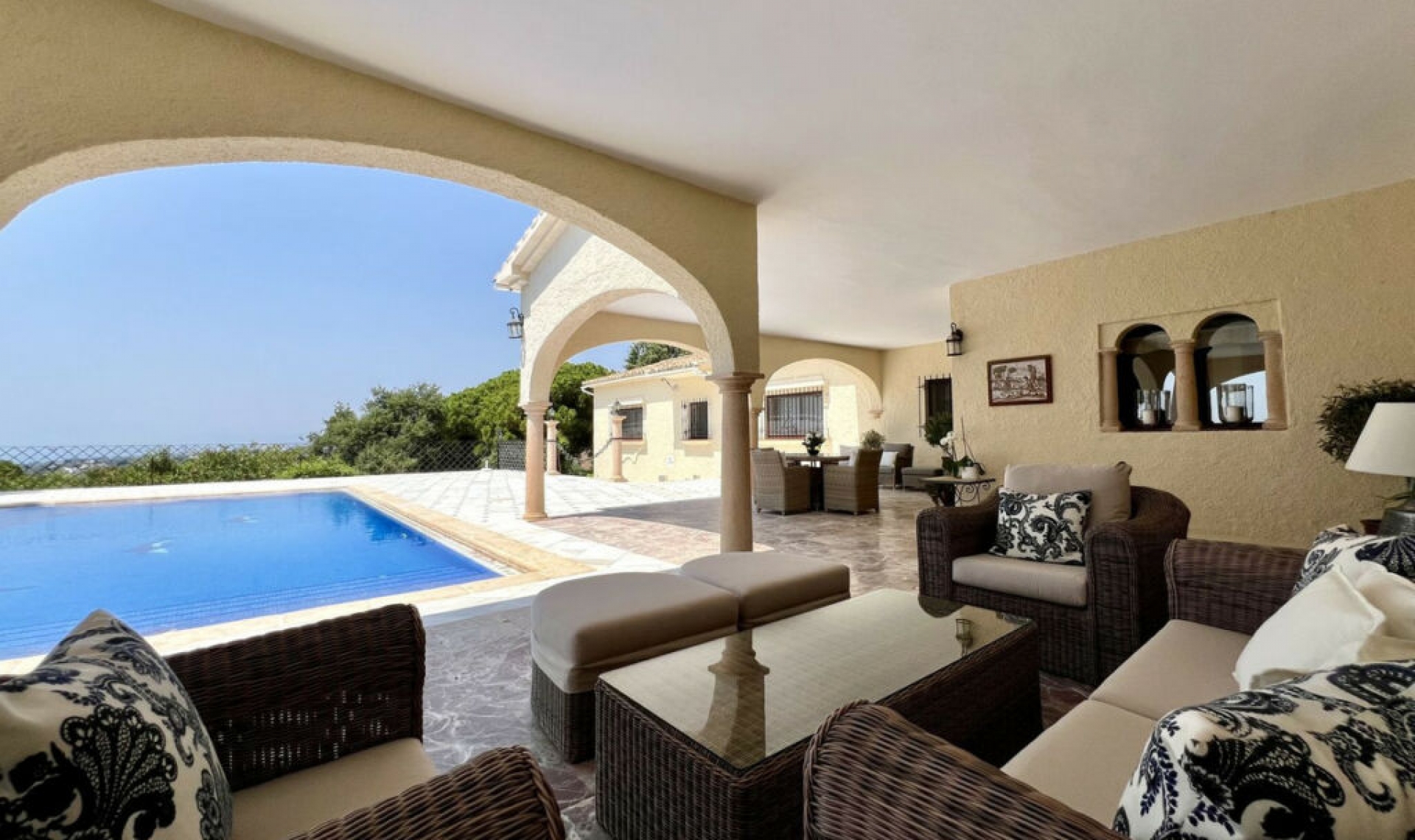 Resale - House -
Elviria