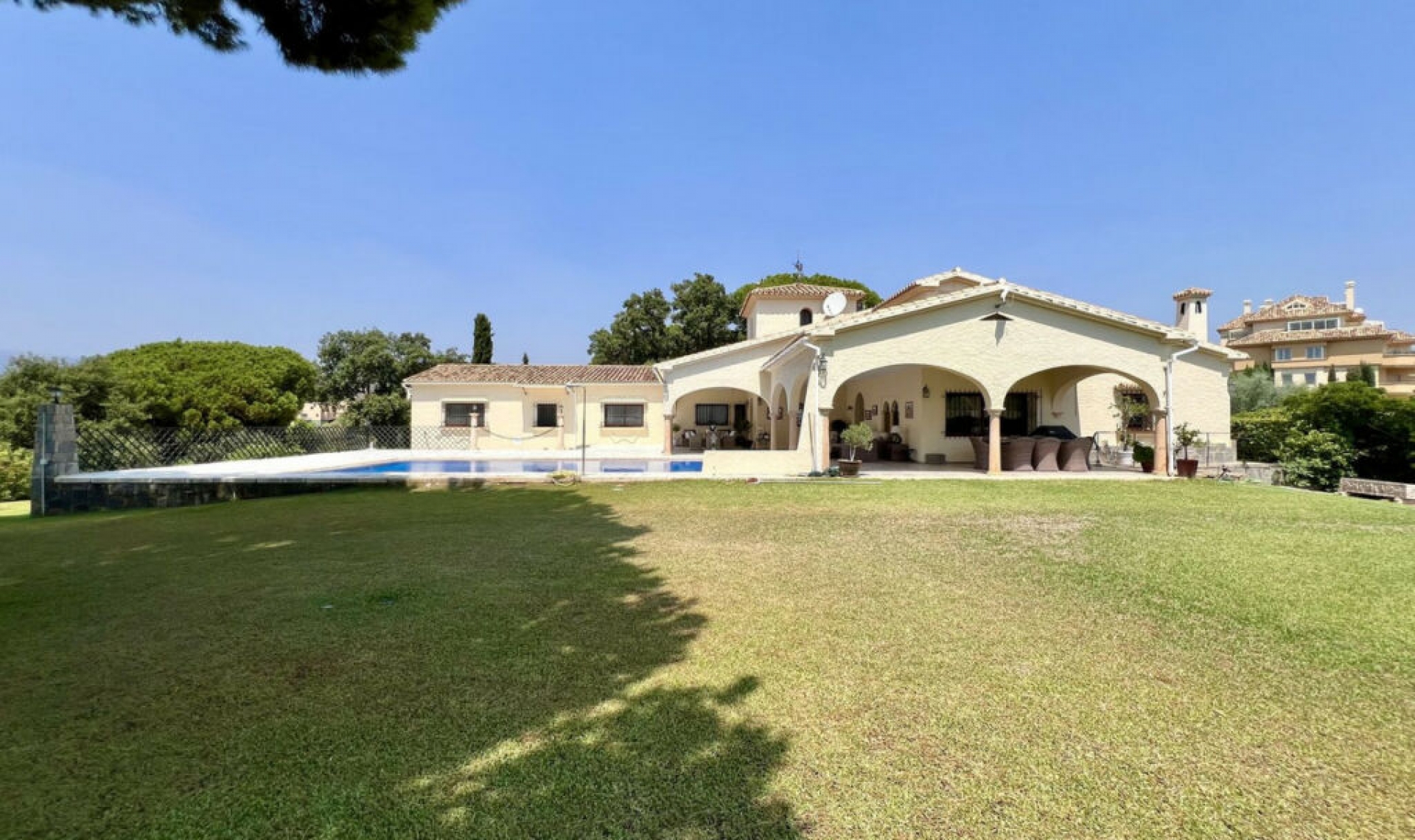 Resale - House -
Elviria