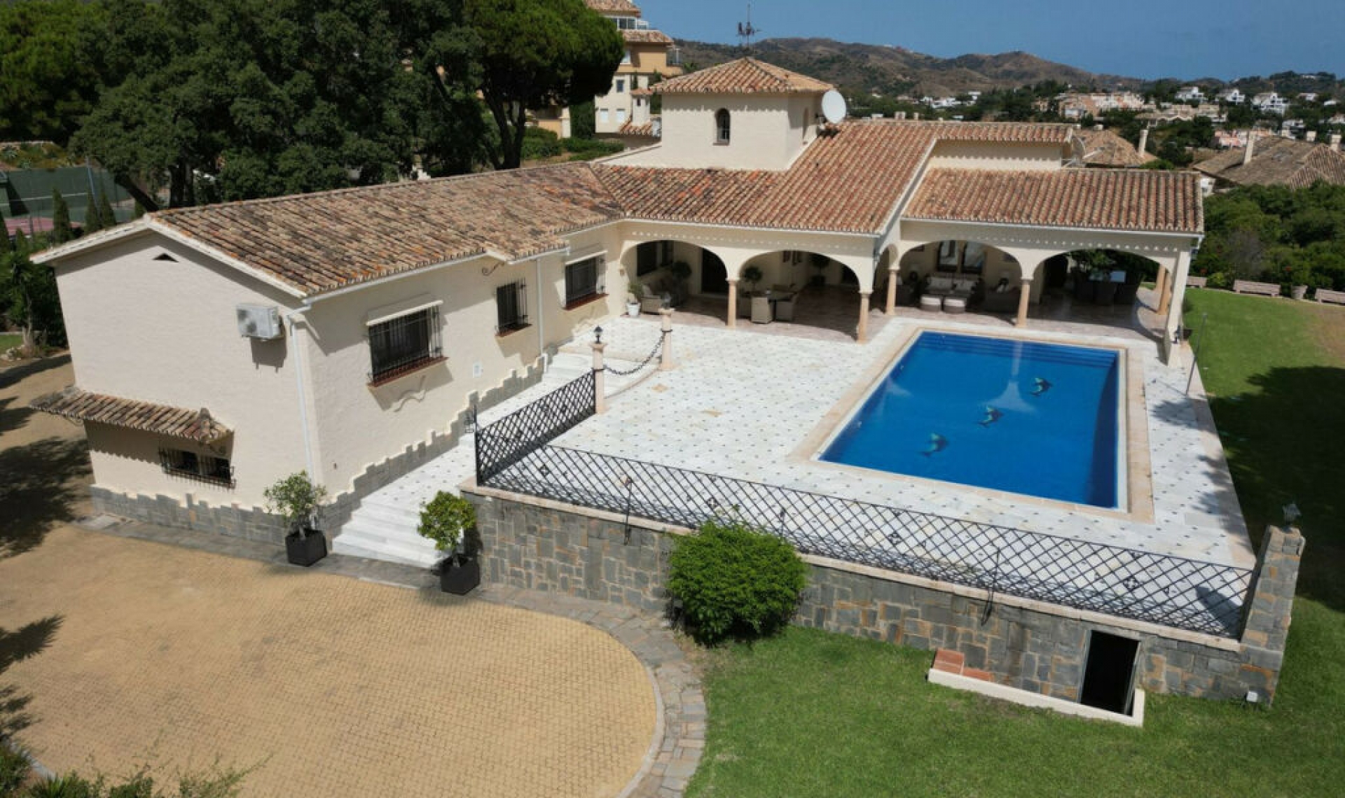 Resale - House -
Elviria