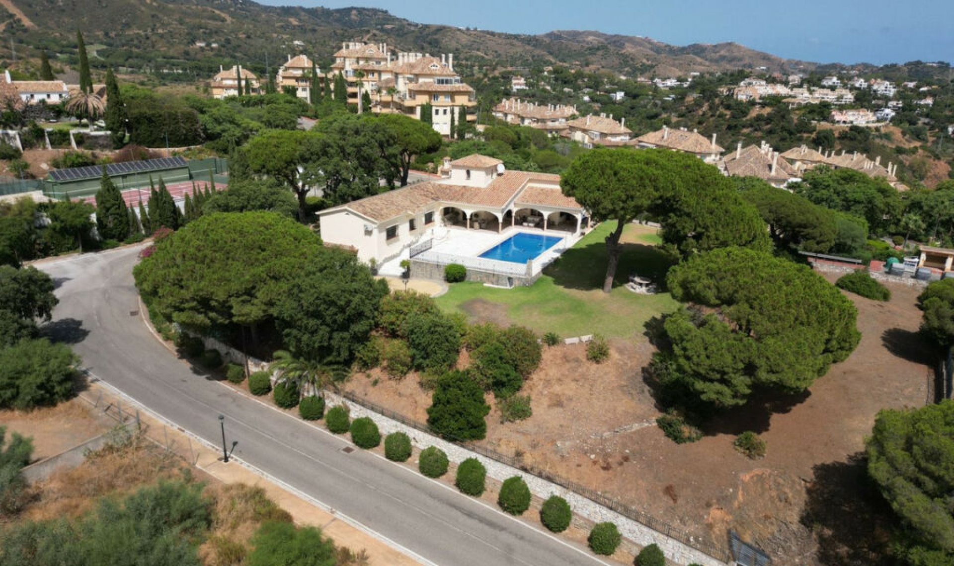 Resale - House -
Elviria