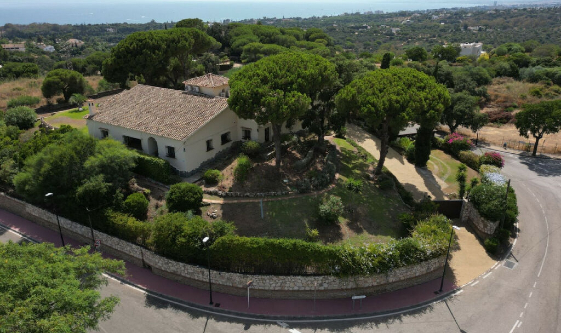 Resale - House -
Elviria