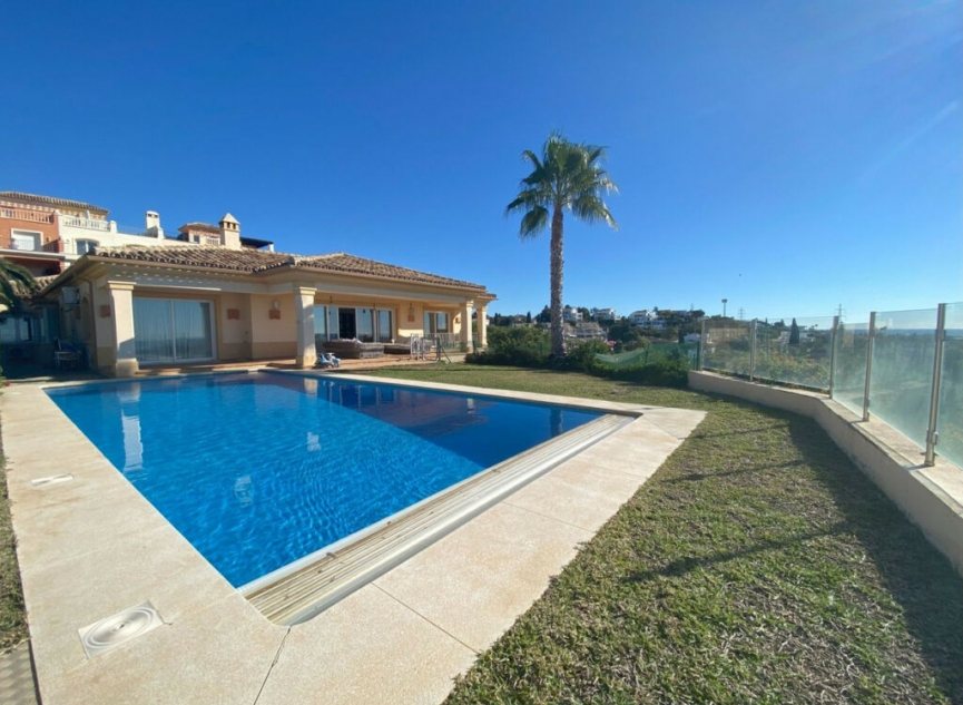 Resale - House -
Elviria