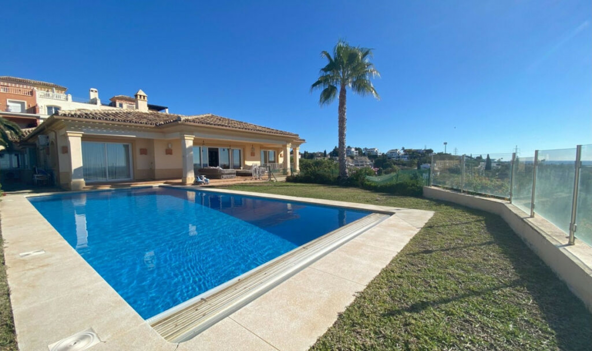 Resale - House -
Elviria