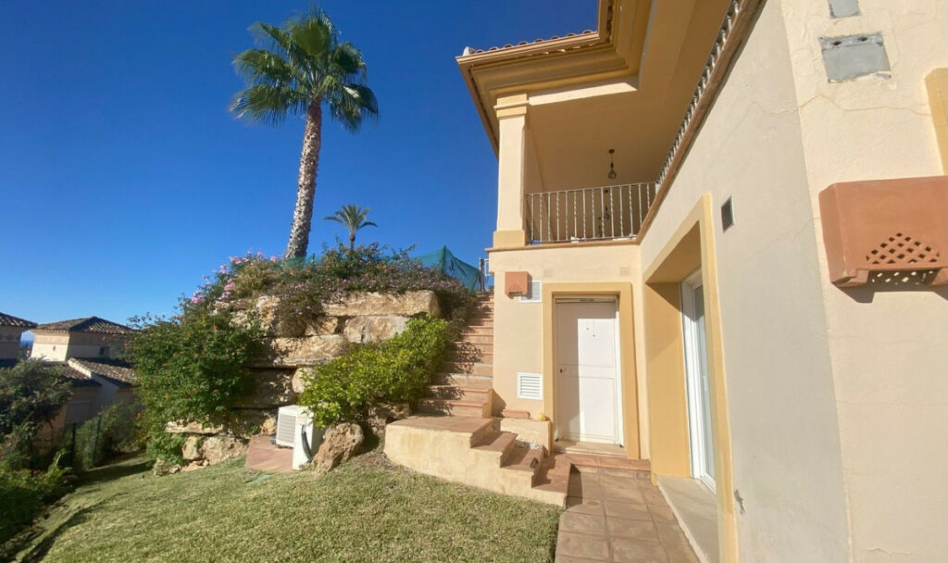 Resale - House -
Elviria