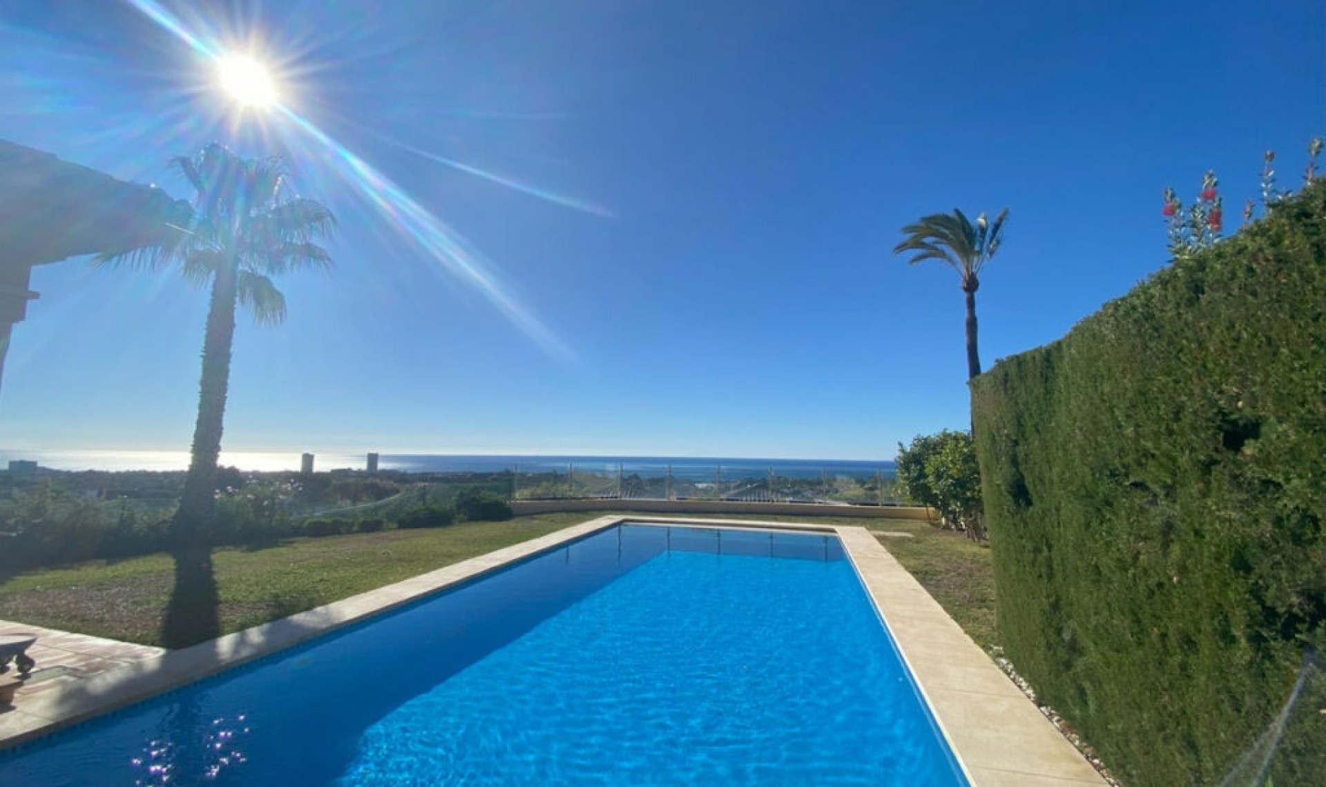 Resale - House -
Elviria