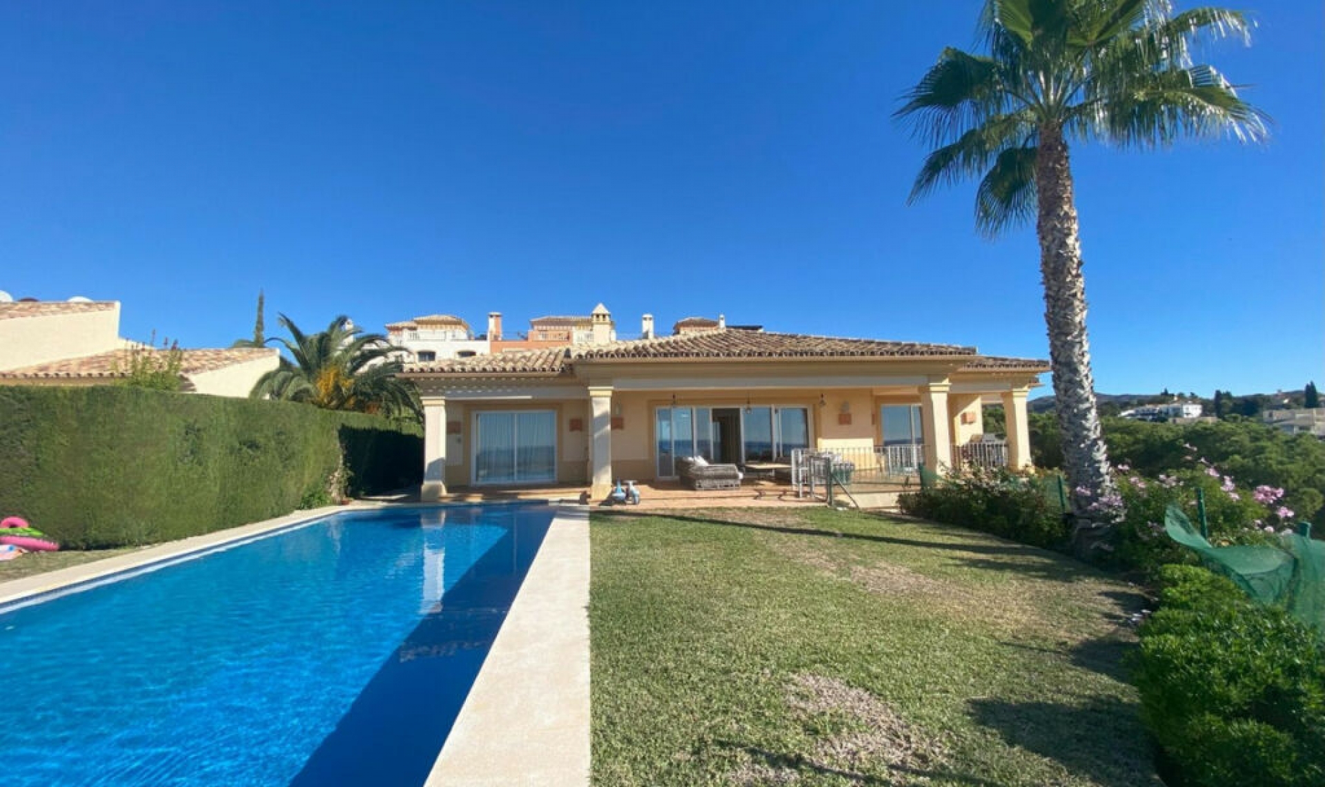 Resale - House -
Elviria