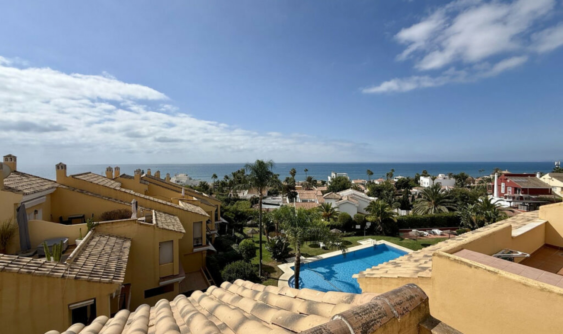 Resale - House -
Elviria