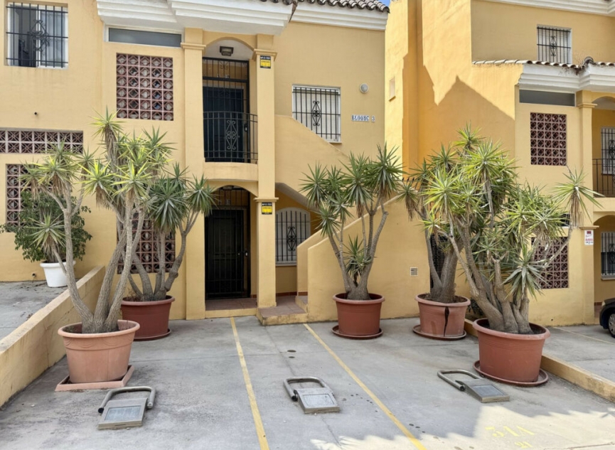 Resale - House -
Elviria